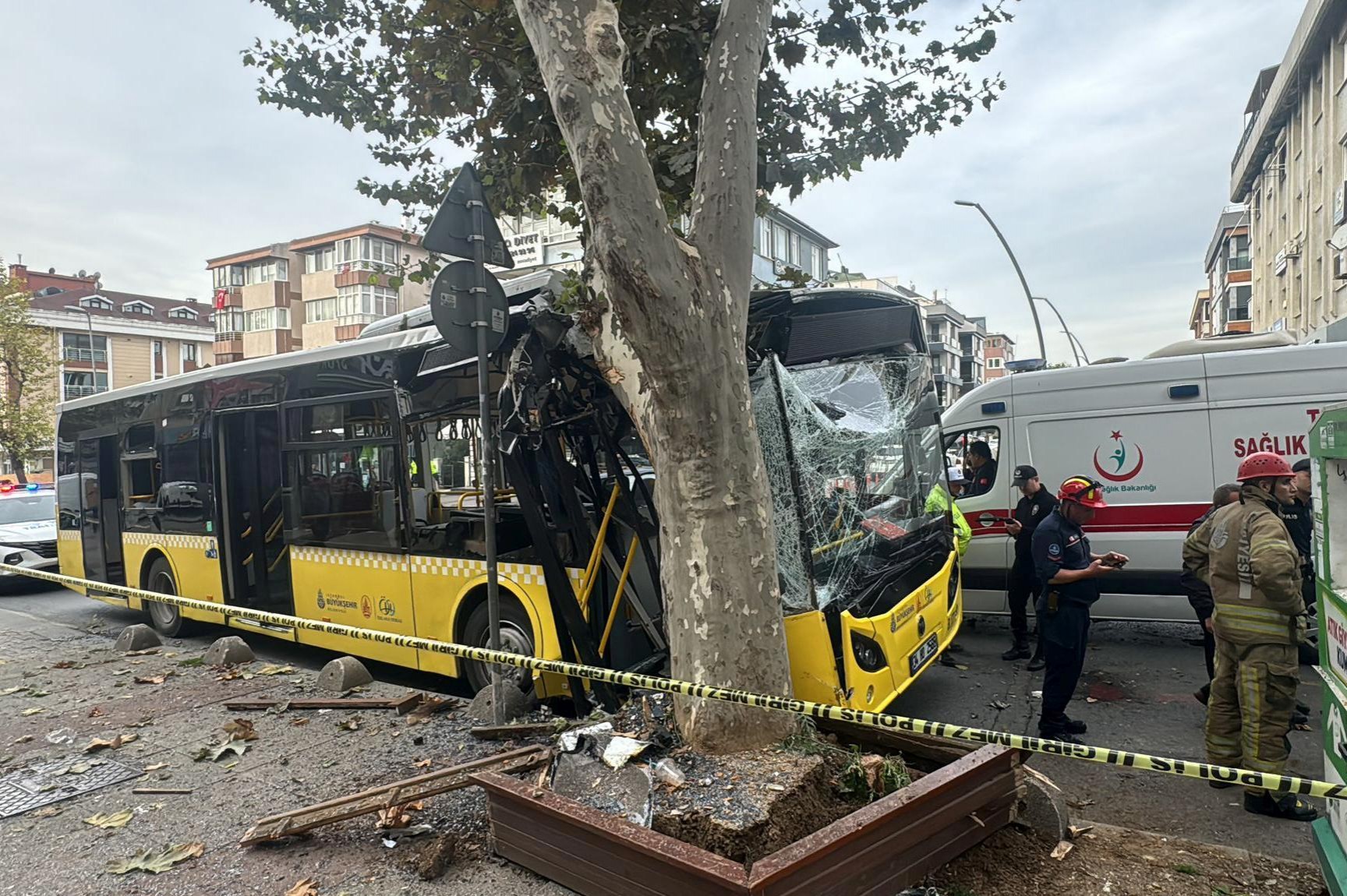 Kaza yapan İETT otobüsü