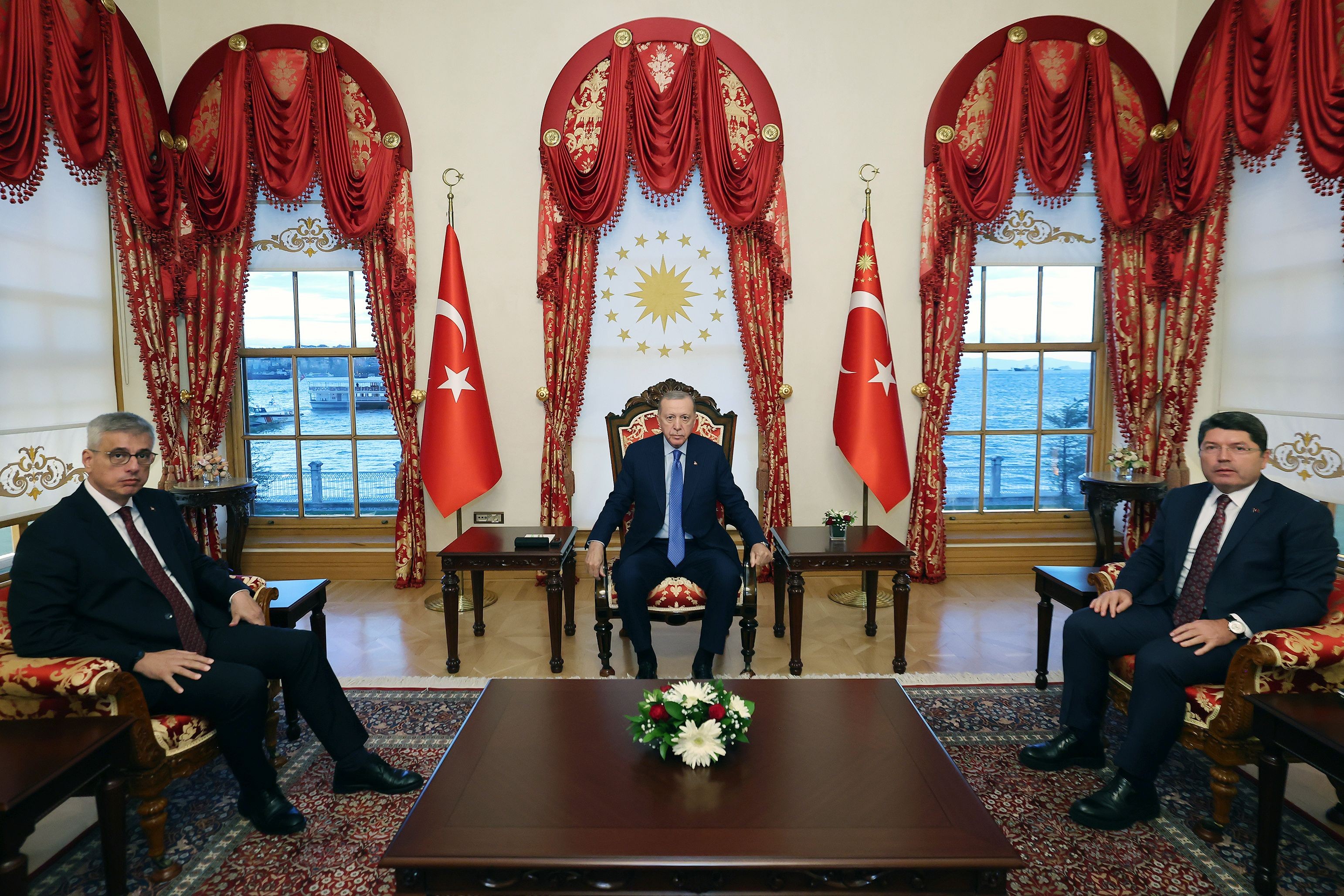 Kemal Memişoğlu (solda) Tayyip Erdoğan (ortada) Yılmaz Tunç (sağda)