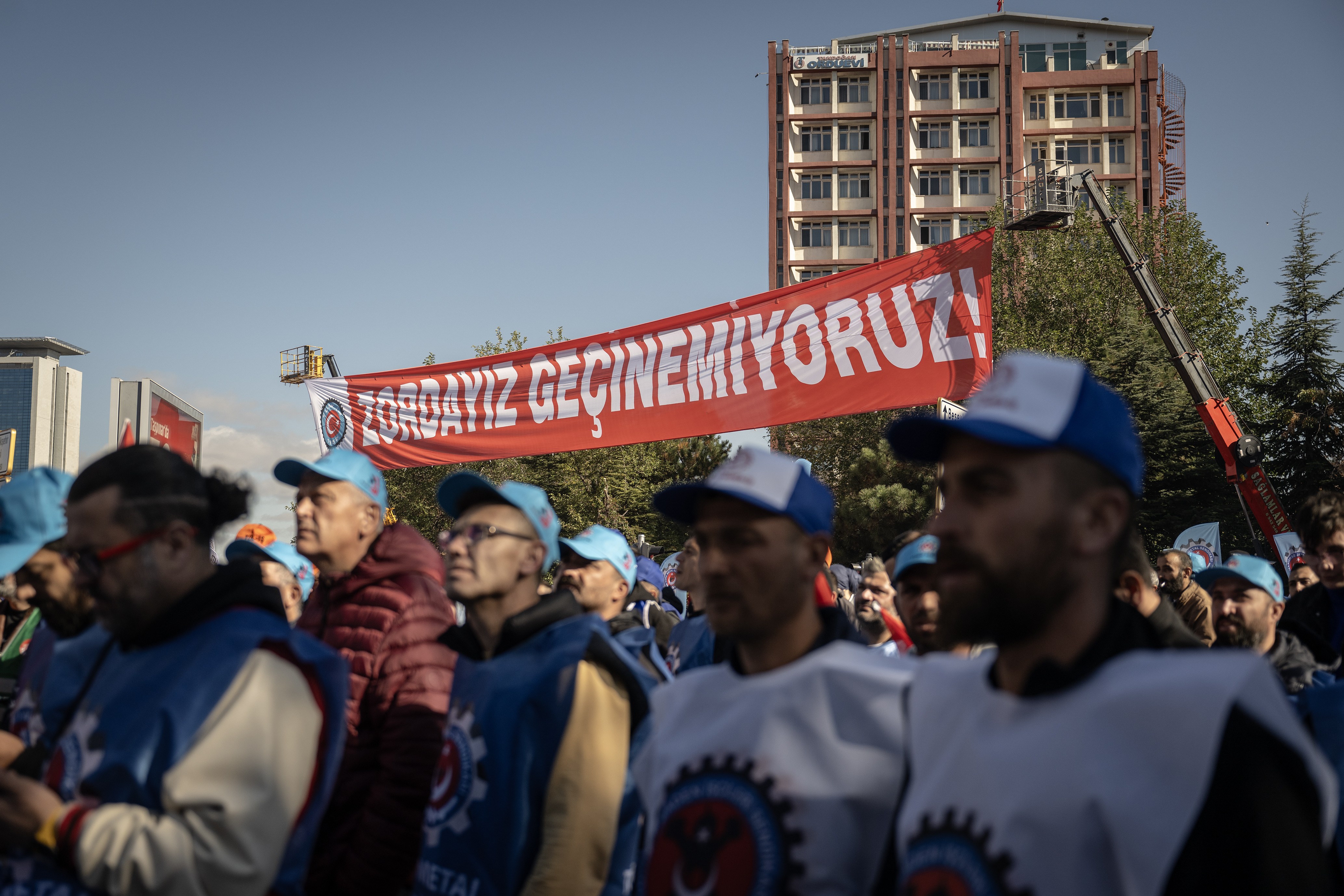 Türk-İş'in Ankara'daki 'Zordayız, geçinemiyoruz' mitingi