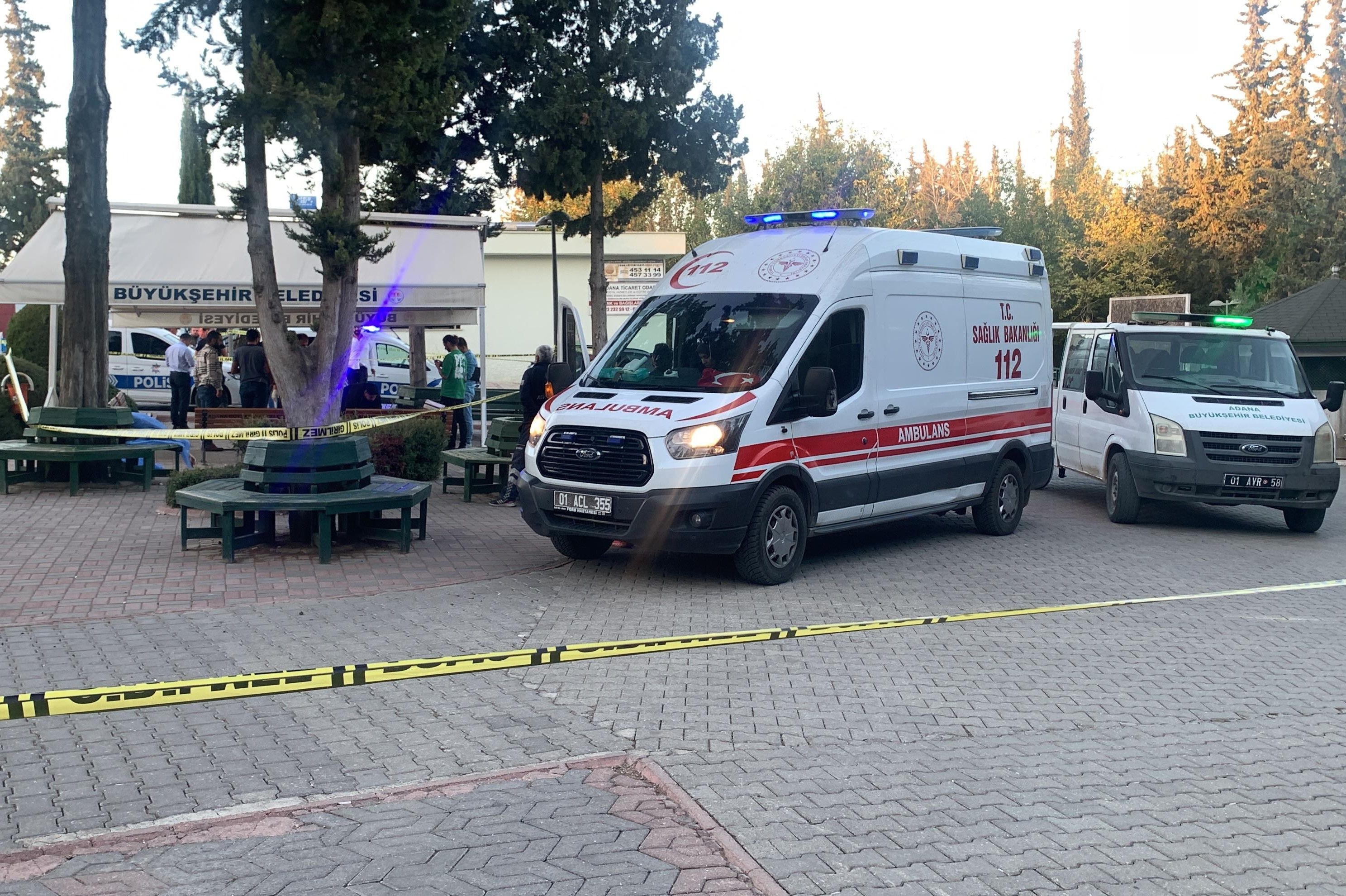 Adana'da olay yeri inceleme ve ambulans 