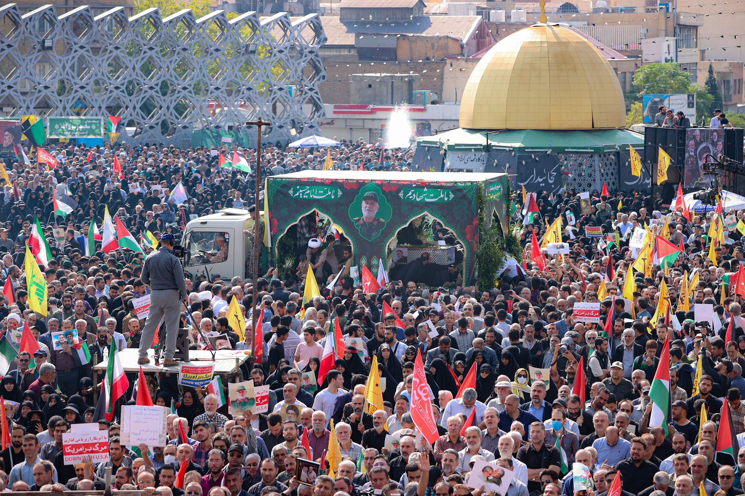 İranlı General Abbas Nilfuruşan için Tahran'da cenaze töreni düzenlendi