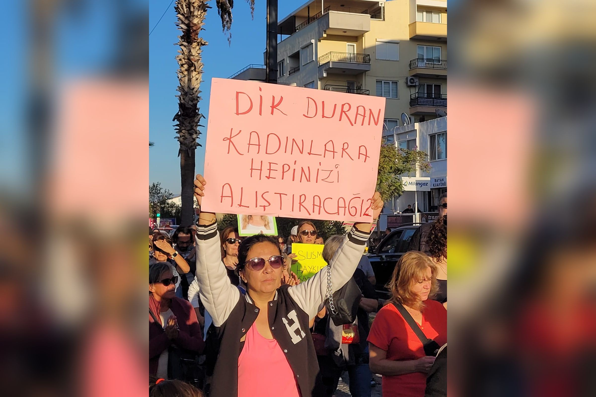 dik duran kadınlara hepinizi alıştıracağız dövizi taşıyan kadın