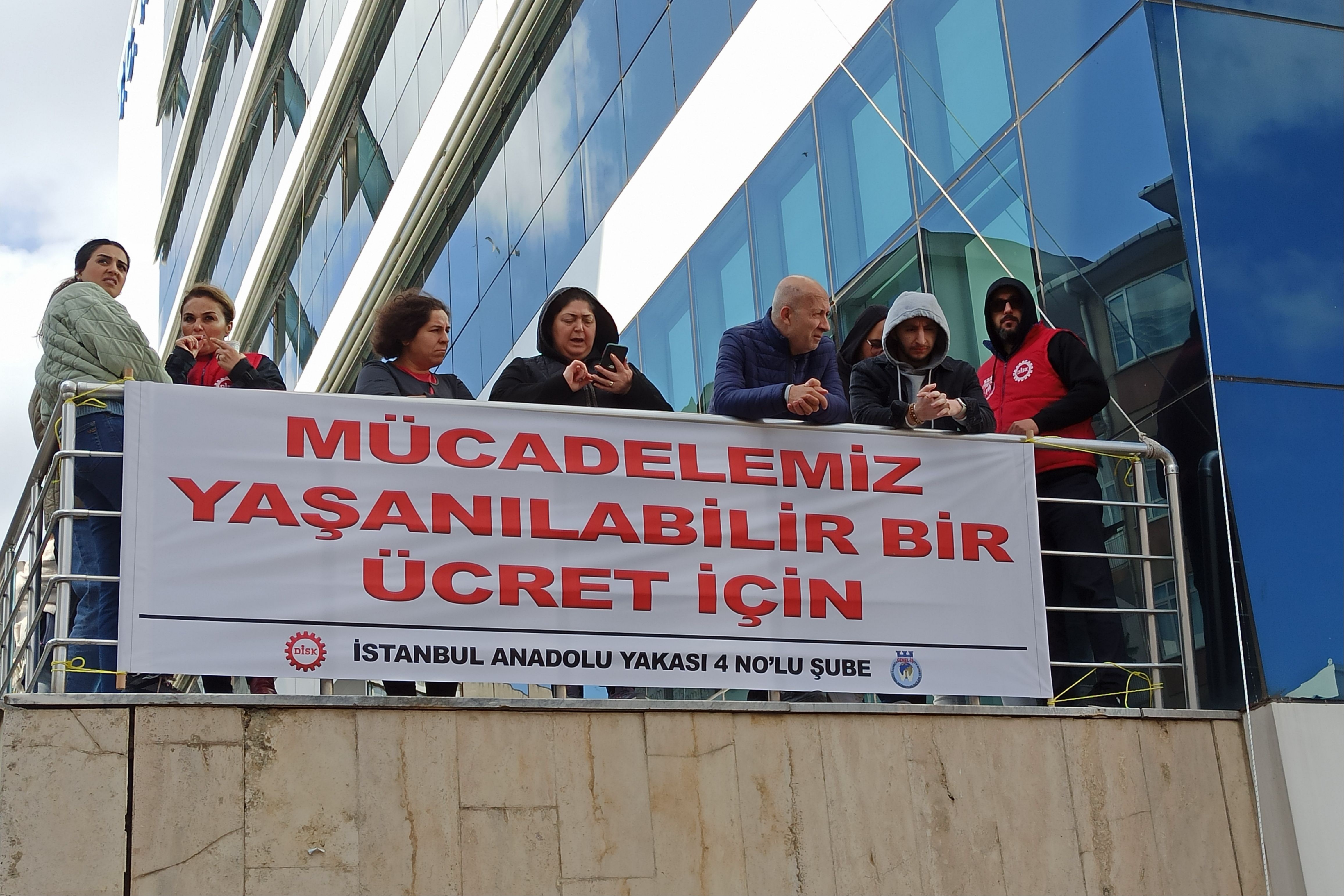 Greve çıkan Kartal belediyesi işçileri