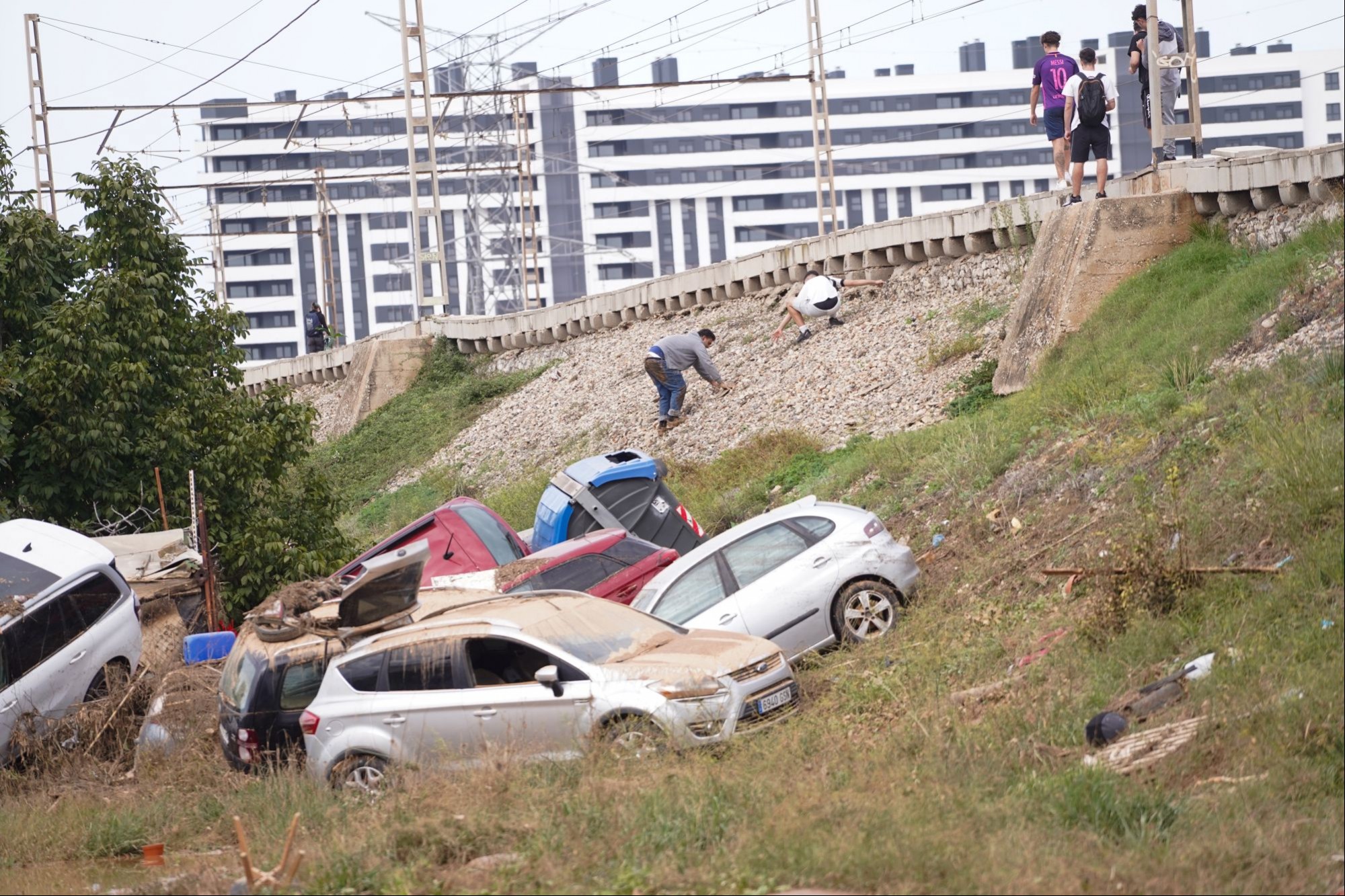 İspanya'nın doğusundaki Valensiya bölgesi başta olmak üzere ülkenin doğu ve güney bölgelerini vuran sel ve su baskınlarında ölenlerin sayısı 140'a çıktı. 