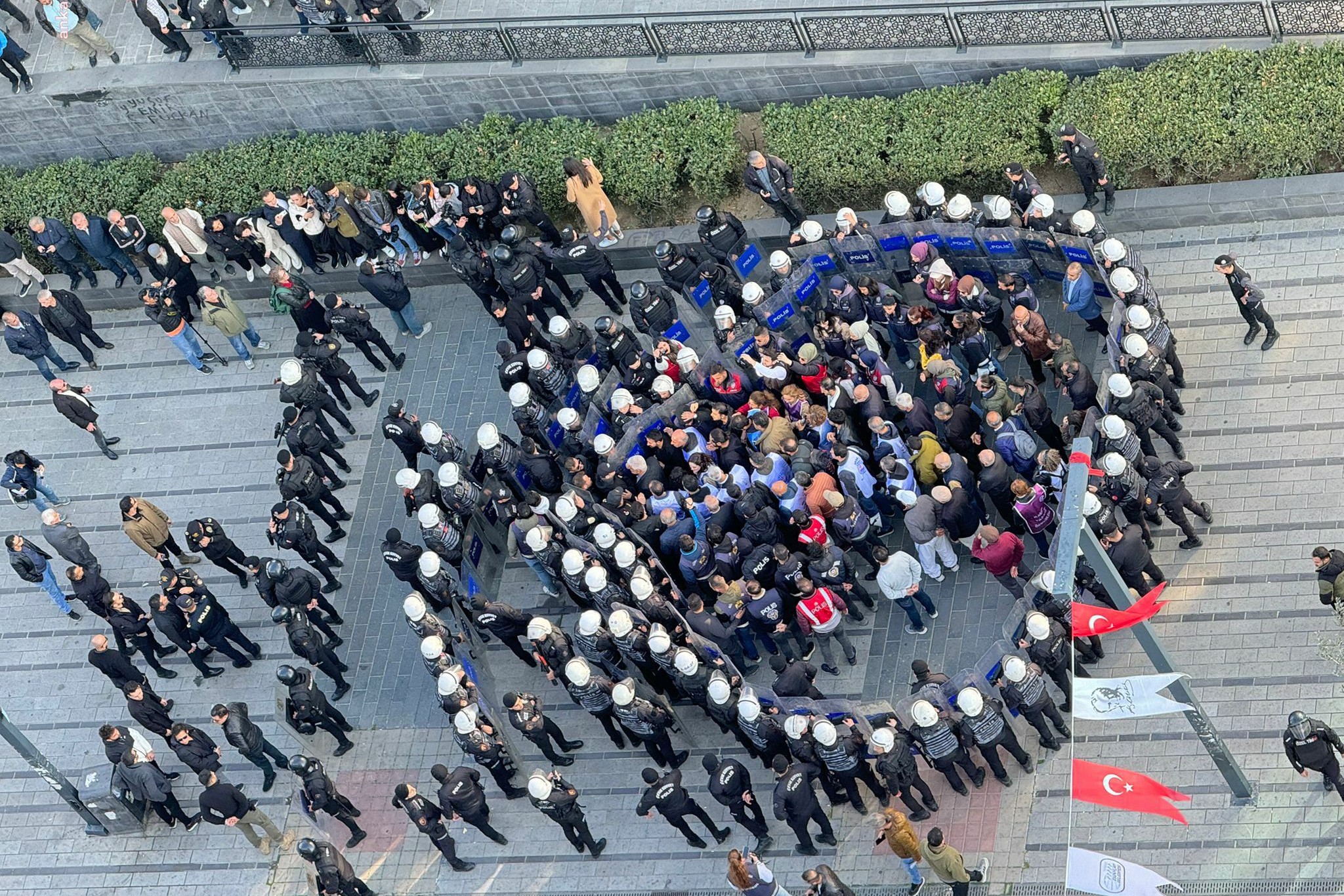 KESK Esenyurt belediyesine kayyum atanması  protesto edildi 