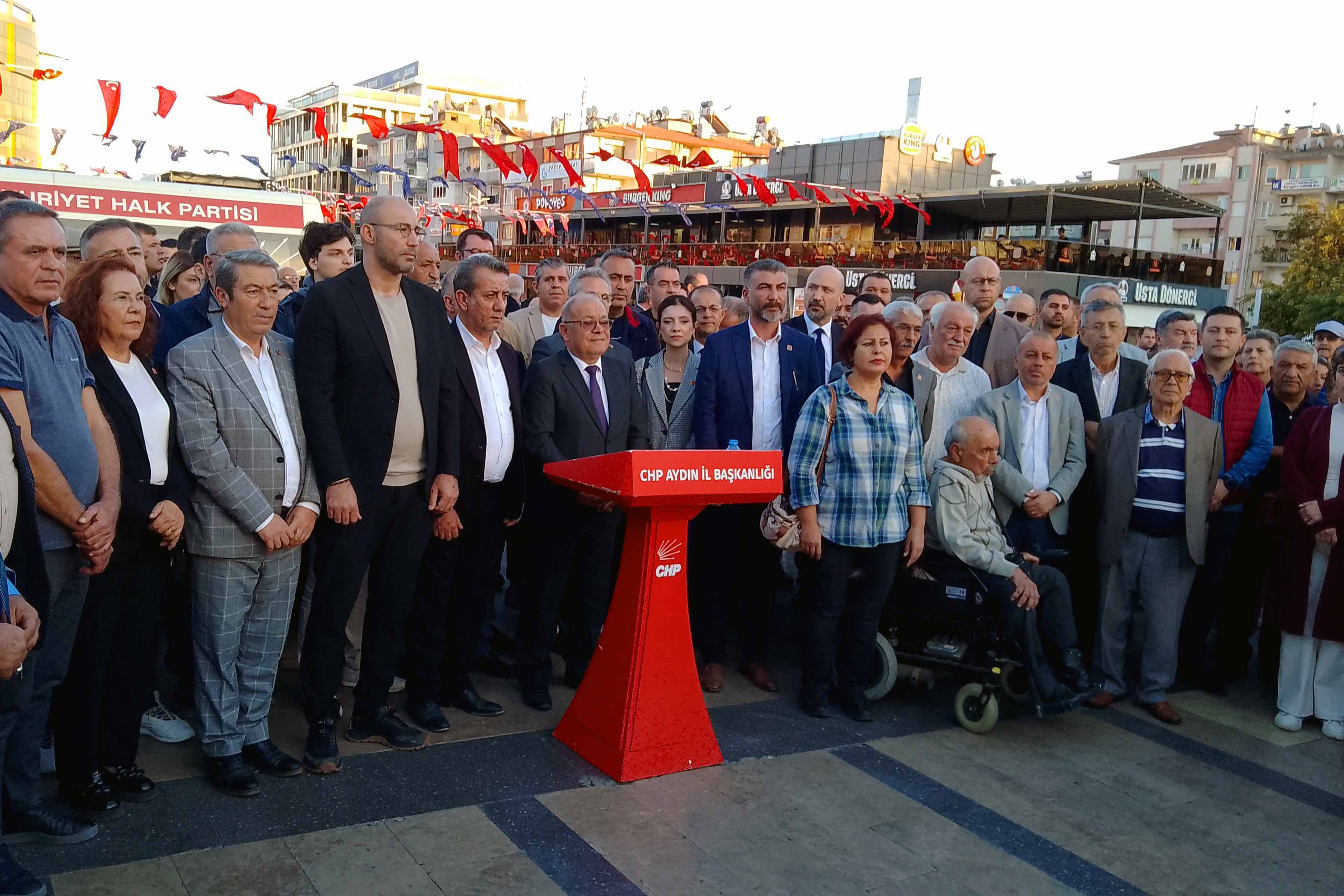 Aydın'da Esenyurt belediyesine kayyum atanması protesto edildi 