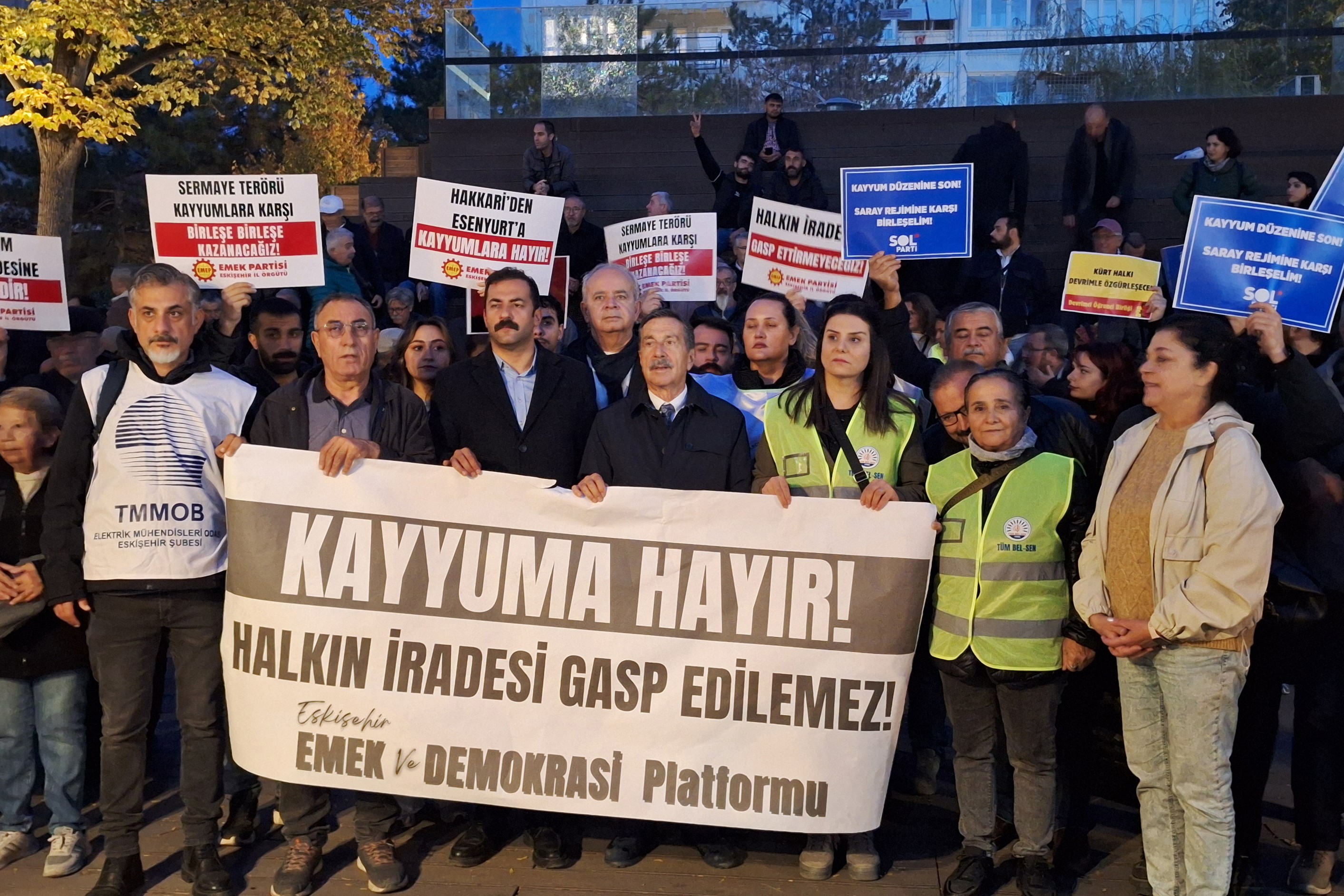 Eskişehir'de Esenyurt belediyesine kayyum atanması  protesto edildi 