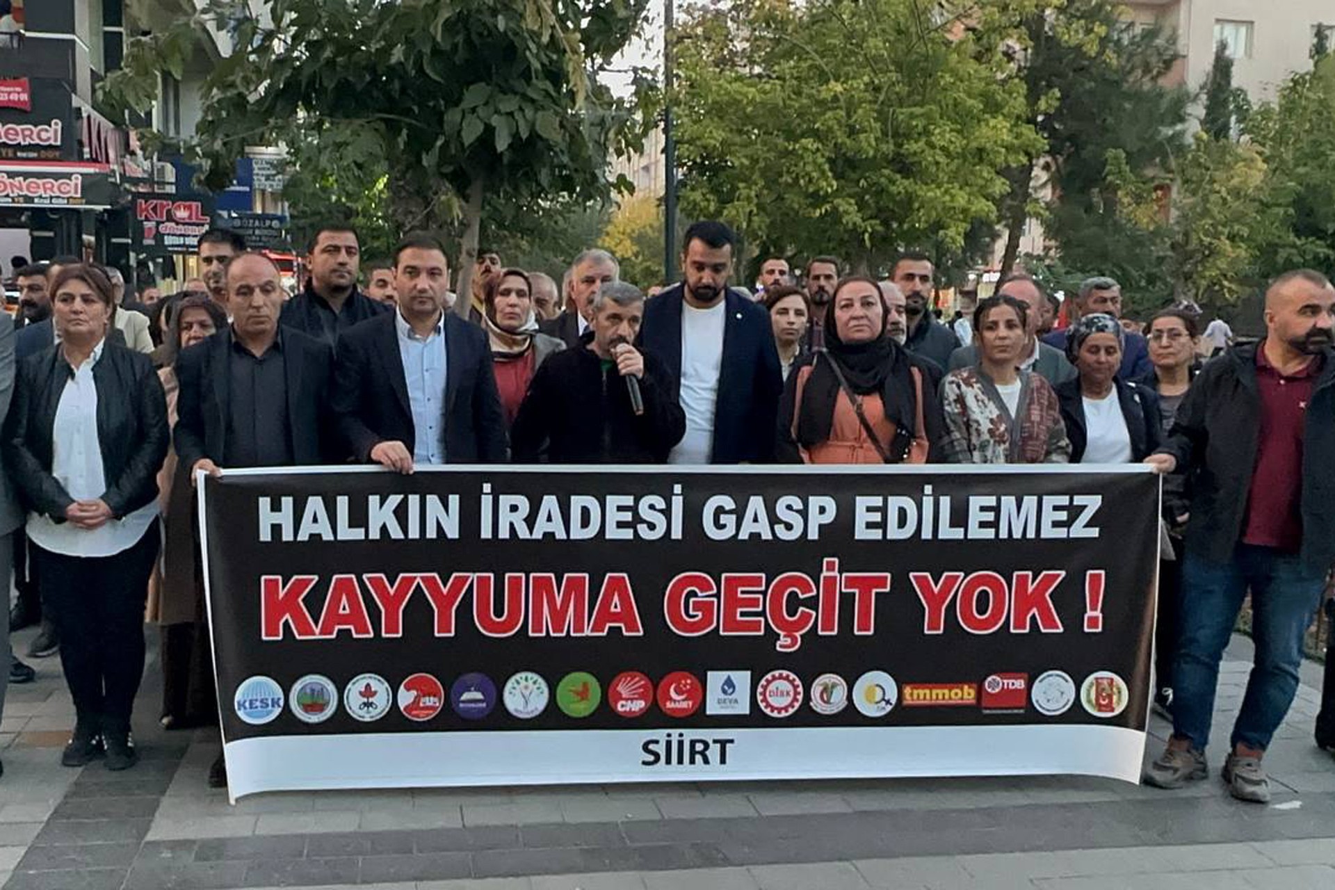 Siirt'te Esenyurt belediyesine kayyum atanması  protesto edildi 