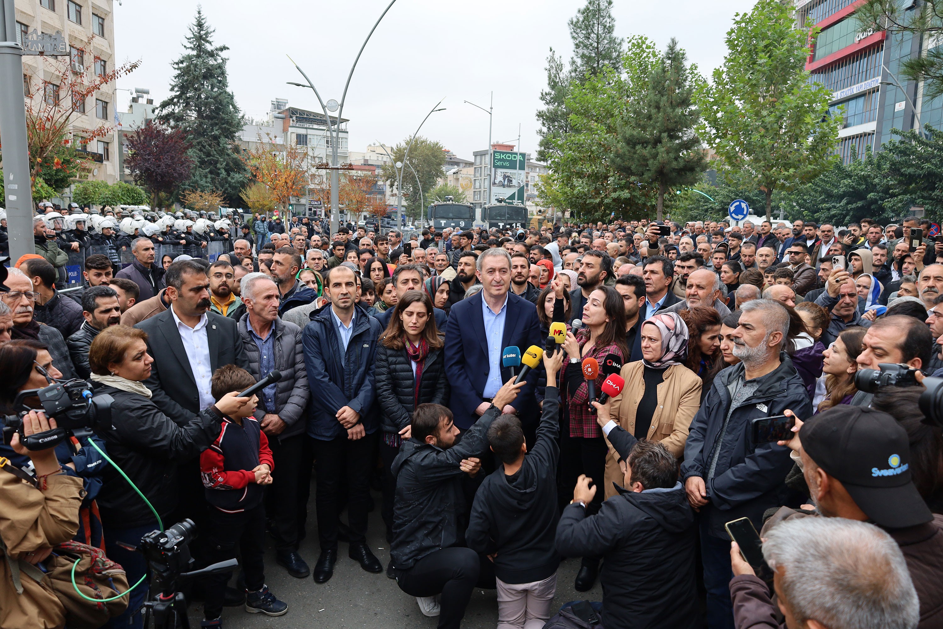 DEM Parti Eş Genel Başkanları Tuncer Bakırhan ve Tülay Hatimoğulları Batman'da protestoda