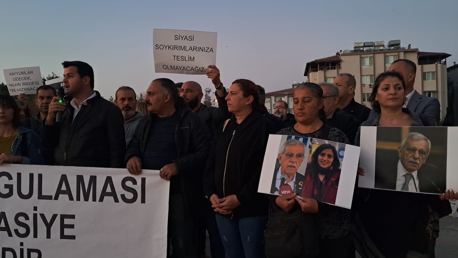 Hatay'da kayyuma karşı yapılan eylemler.