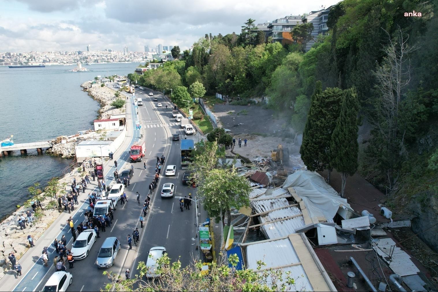 Üsküdar sahilinde kaçak kafeler için onaylanan imar planına yürütmeyi durdurma kararı