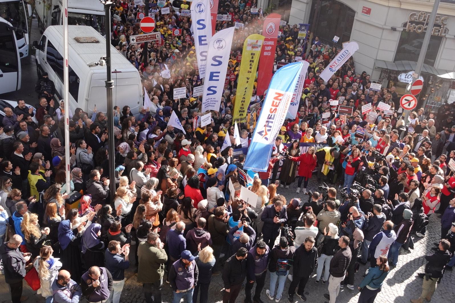 İstanbul'da aile hekimlerinin eziyet yönetmeliğine karşı eylemi