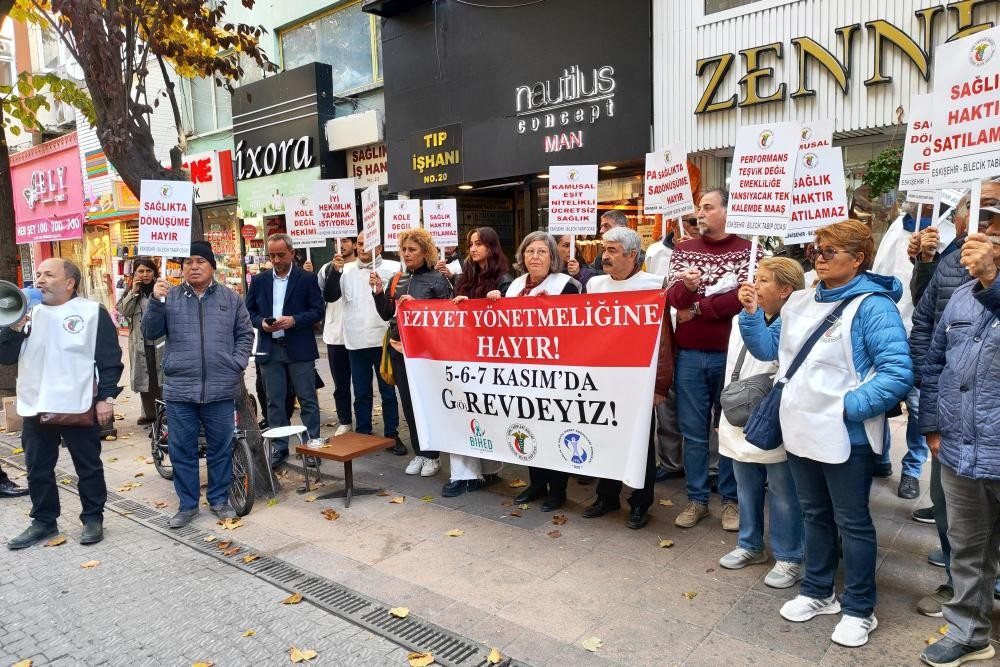 Eskişehir'de  aile hekimlerinin eziyet yönetmeliğine karşı eylemi