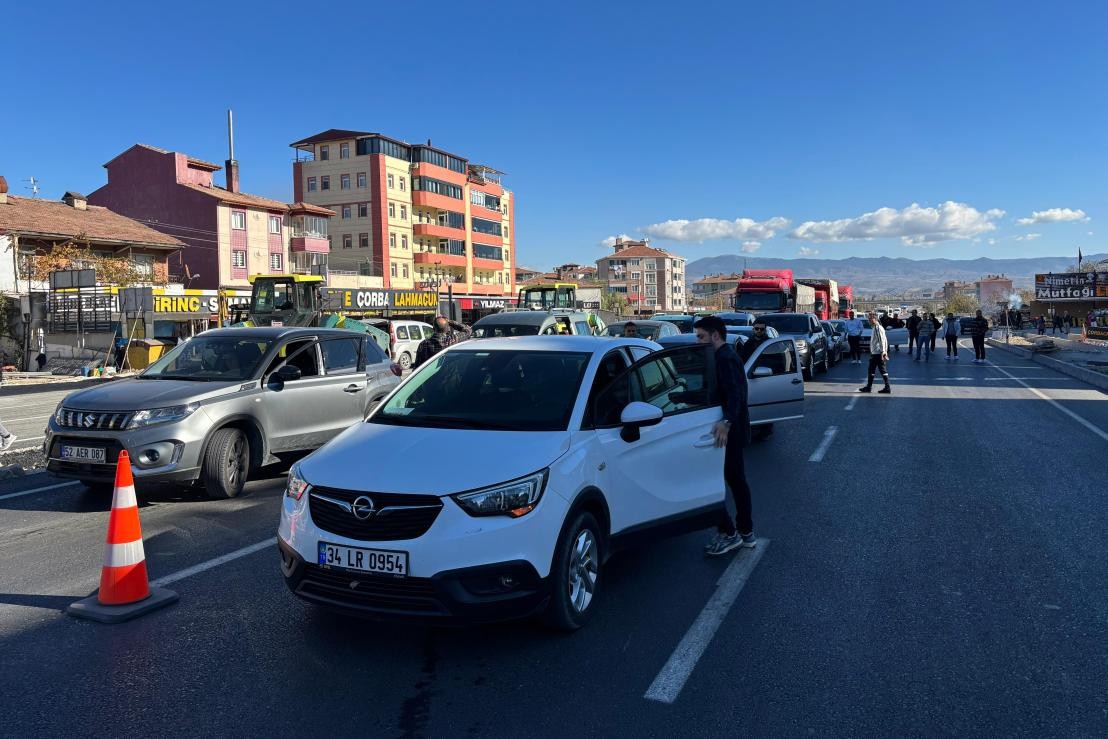 Çorum'da yol kapatma eylemi