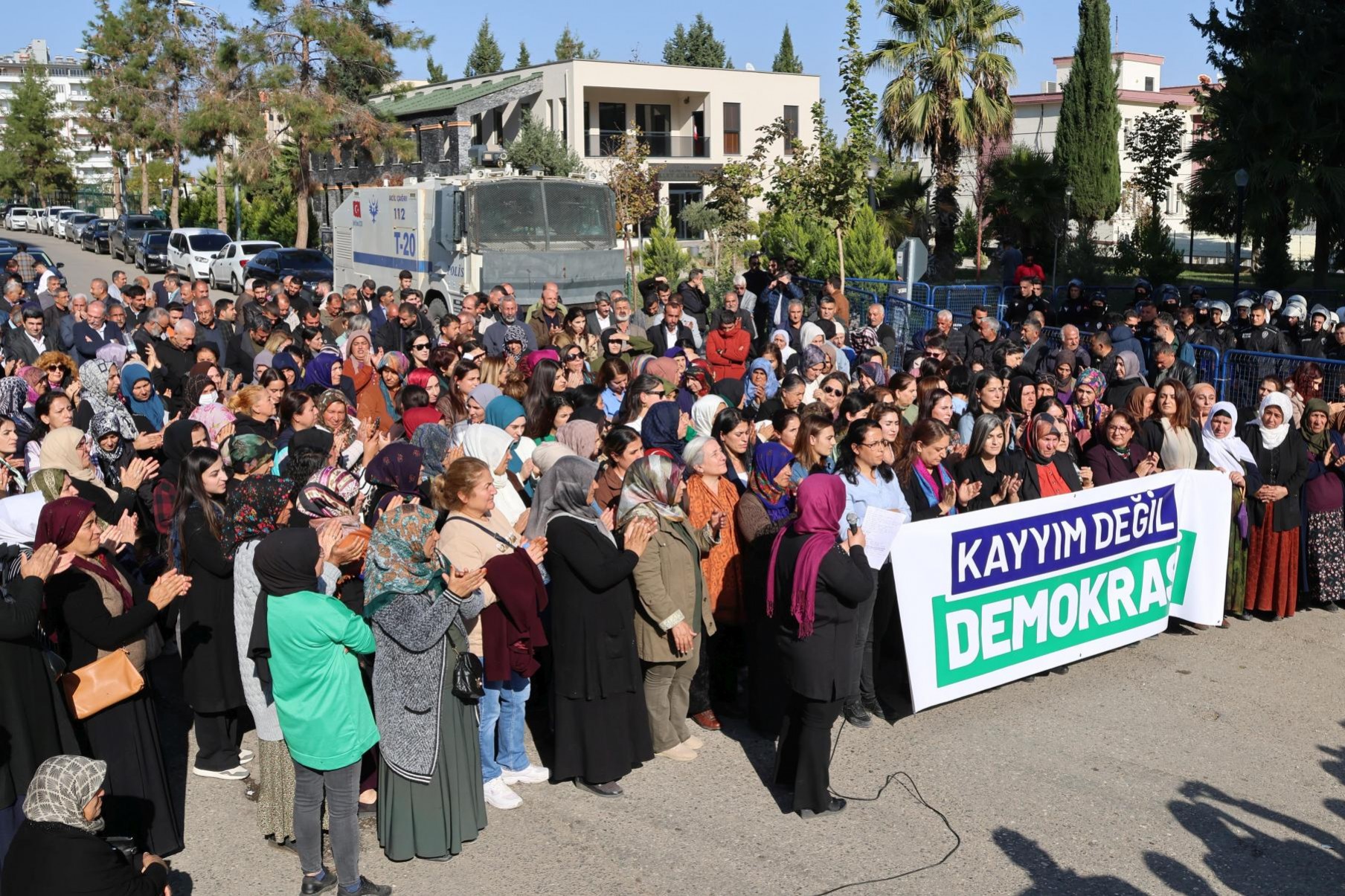 Urfa'da kayyım protestosu