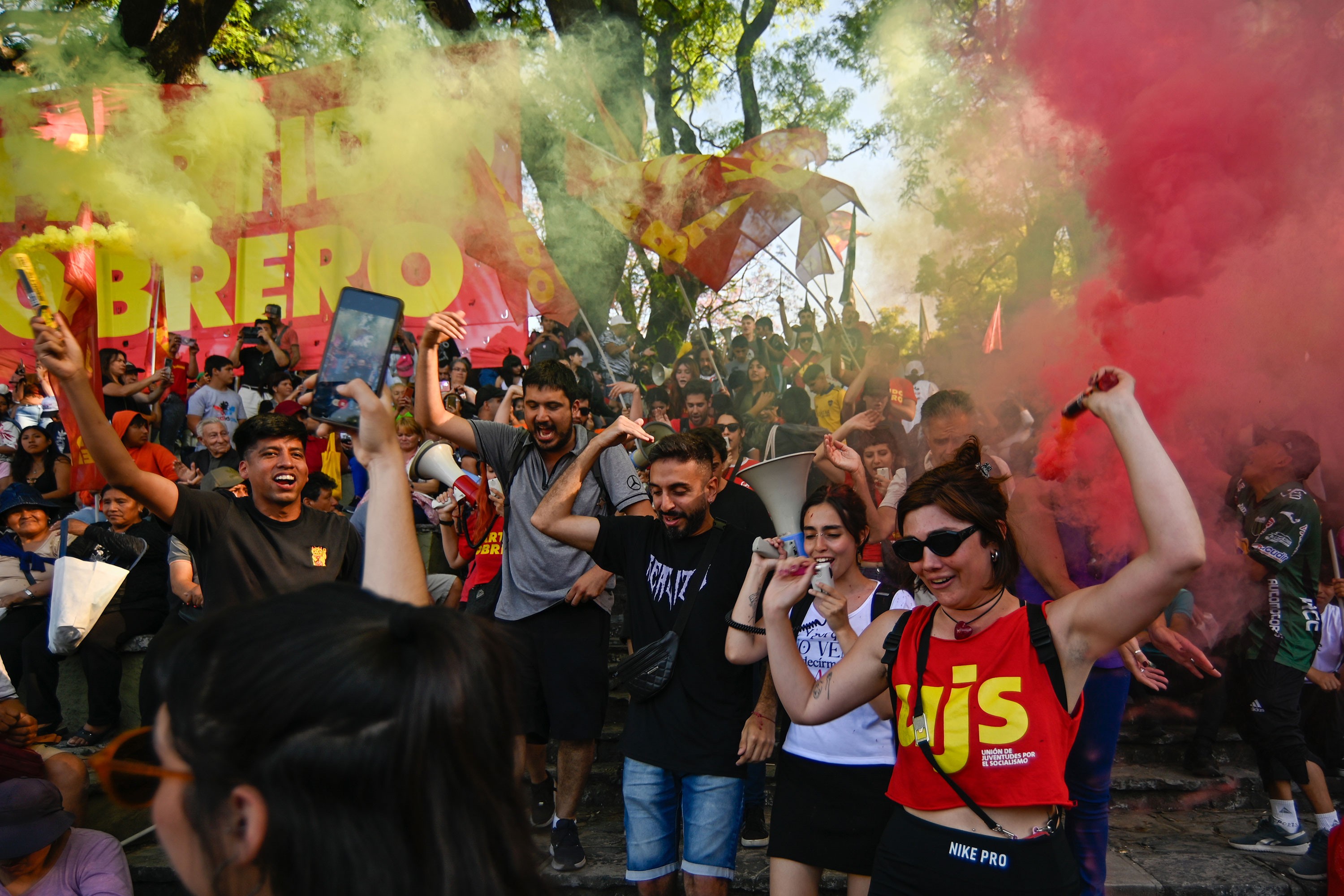 Arjantinliler başkent Buenos Aires'te Başkan Milei’nin politikalarını protesto etti