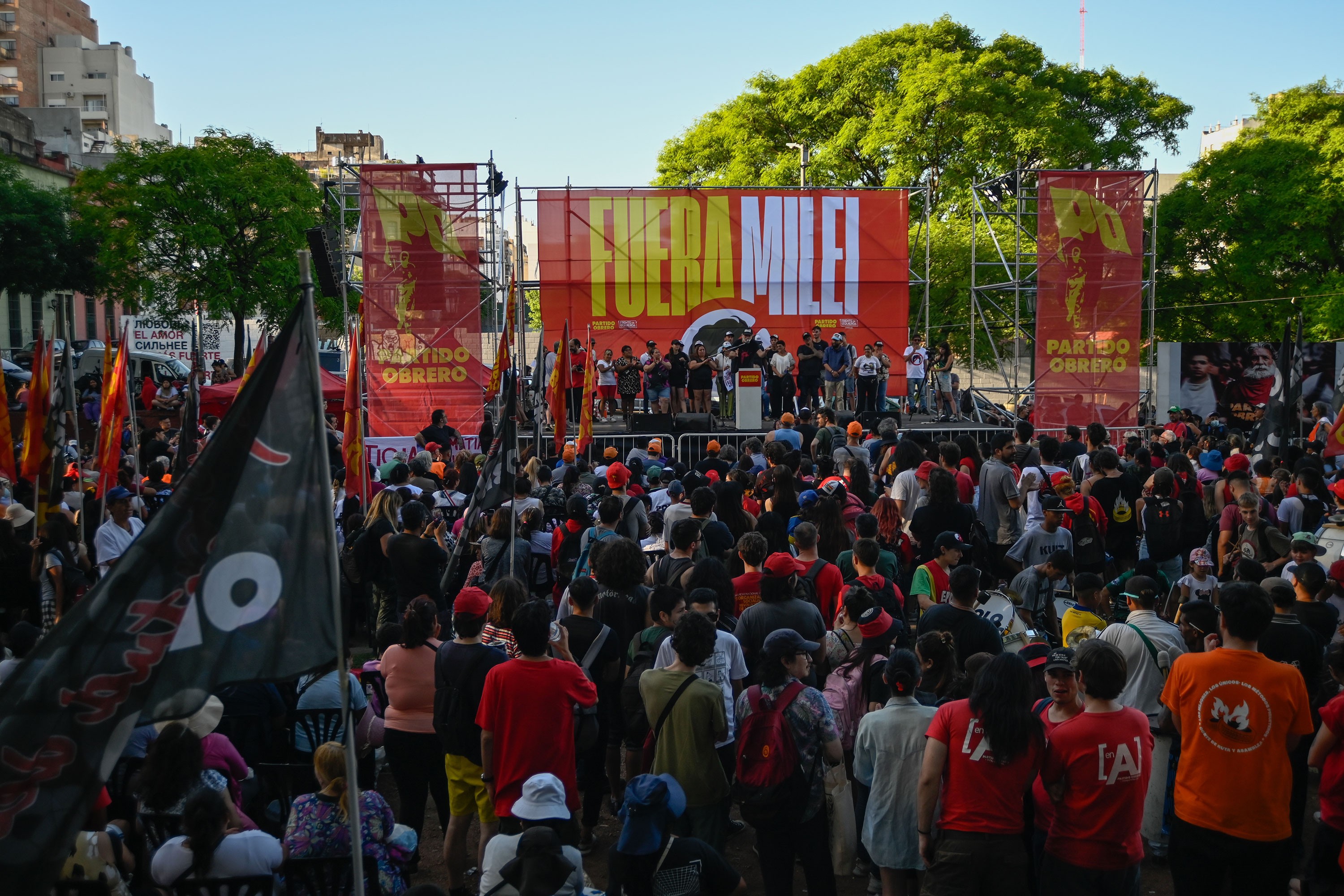 Arjantinliler başkent Buenos Aires'te Başkan Milei’nin politikalarını protesto etti