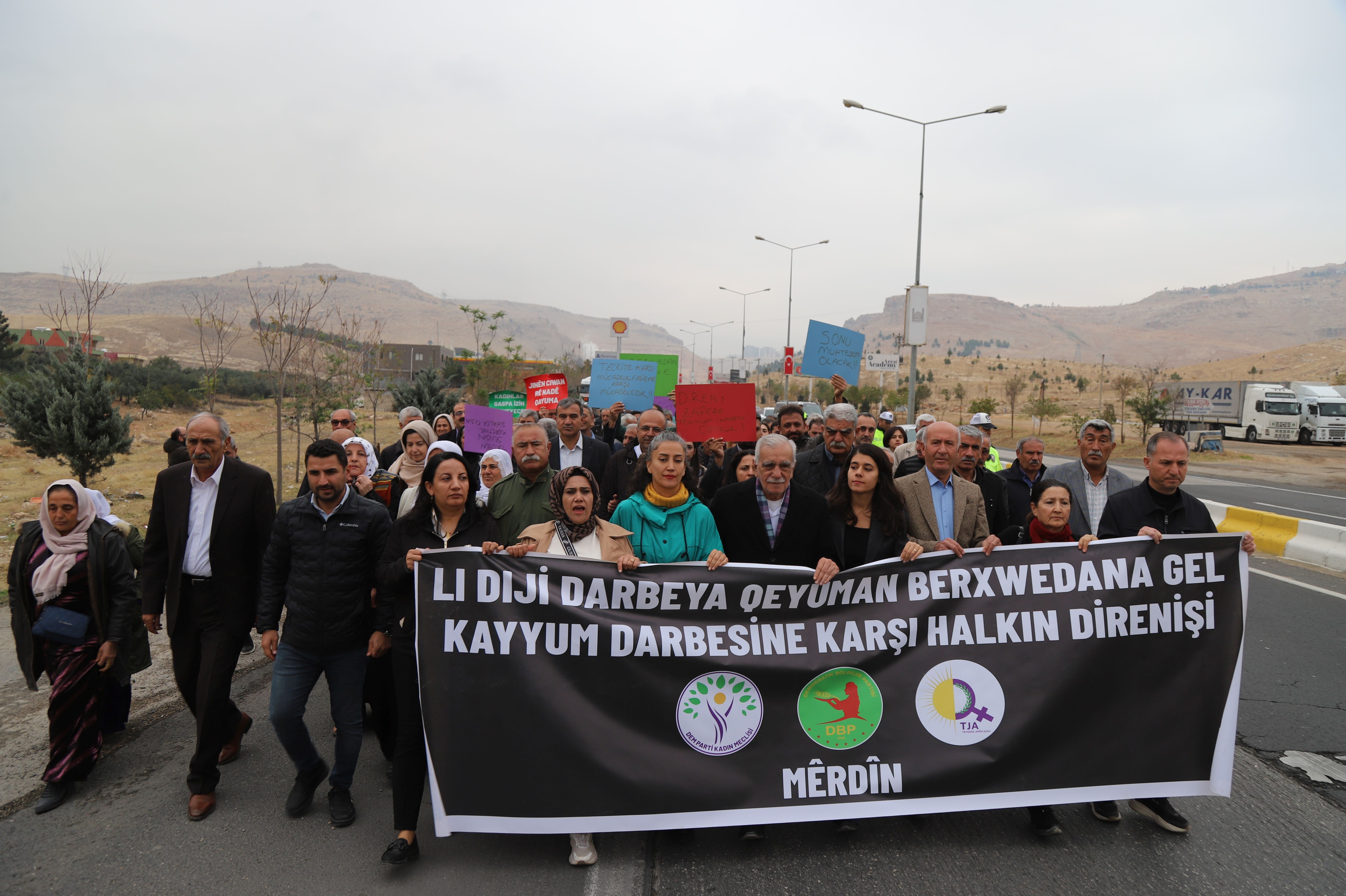 Mardin belediyesi kayyımlara karşı yürüyüş