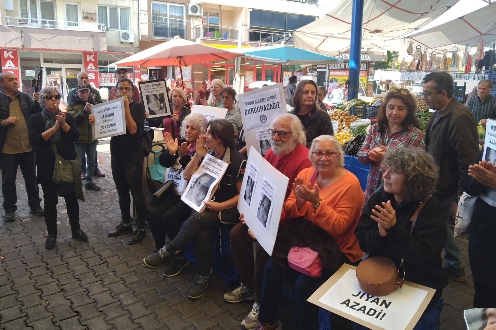 kadın cinayetlerine karşı oturma eylemi