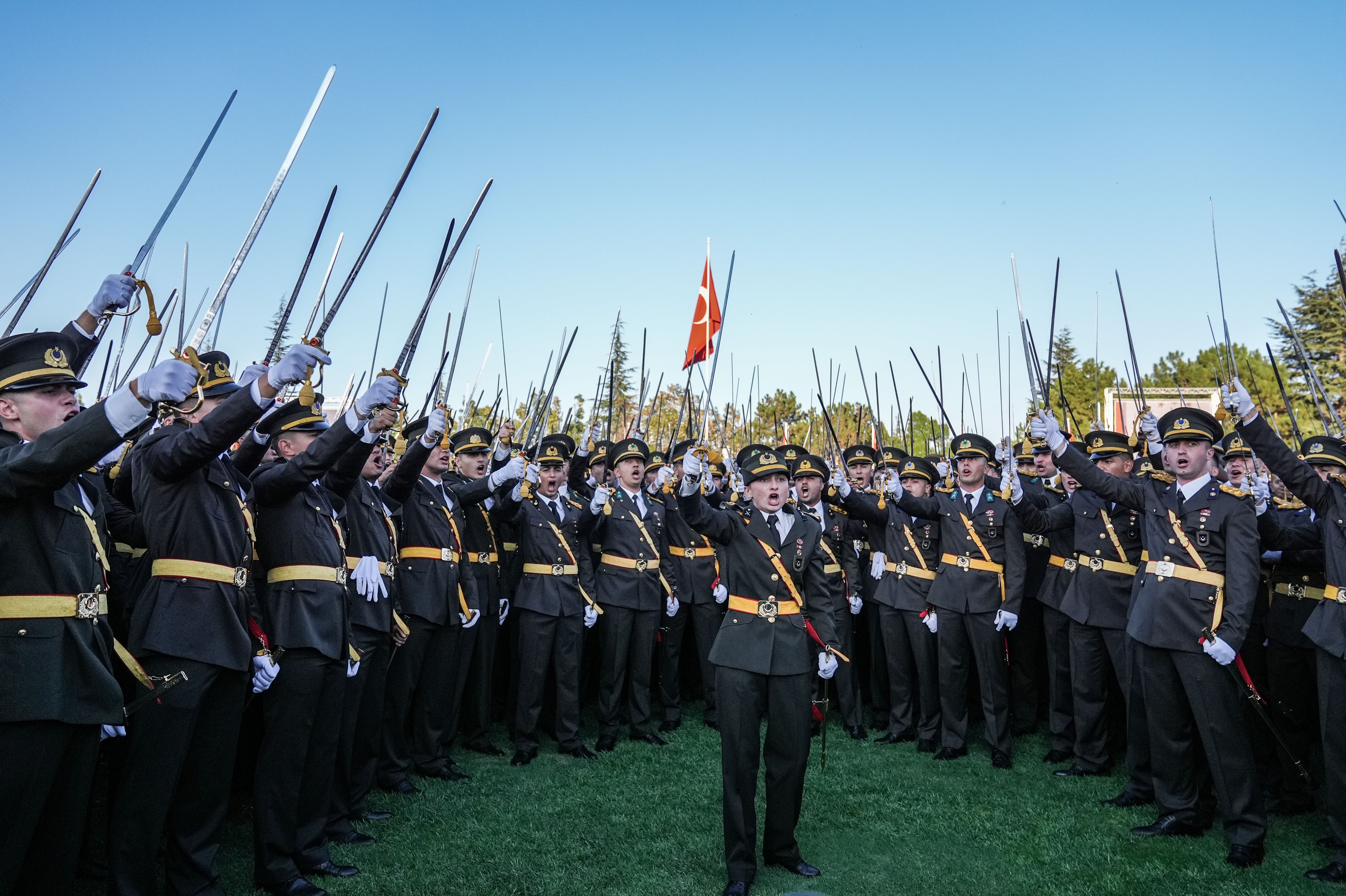 İhraçların ardından teğmenlere "törene katıldınız mı" sorusu yöneltildi