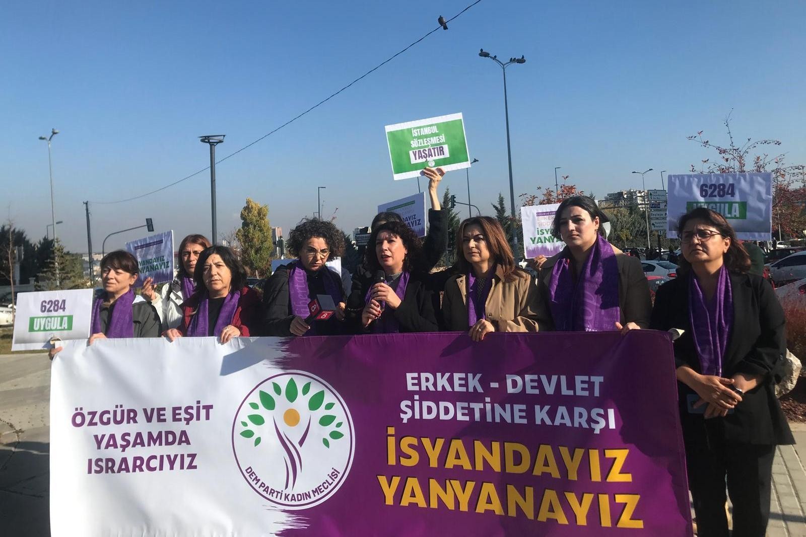 DEM Parti'nin Aile ve Sosyal Hizmetler Bakanlığı önündeki açıklaması