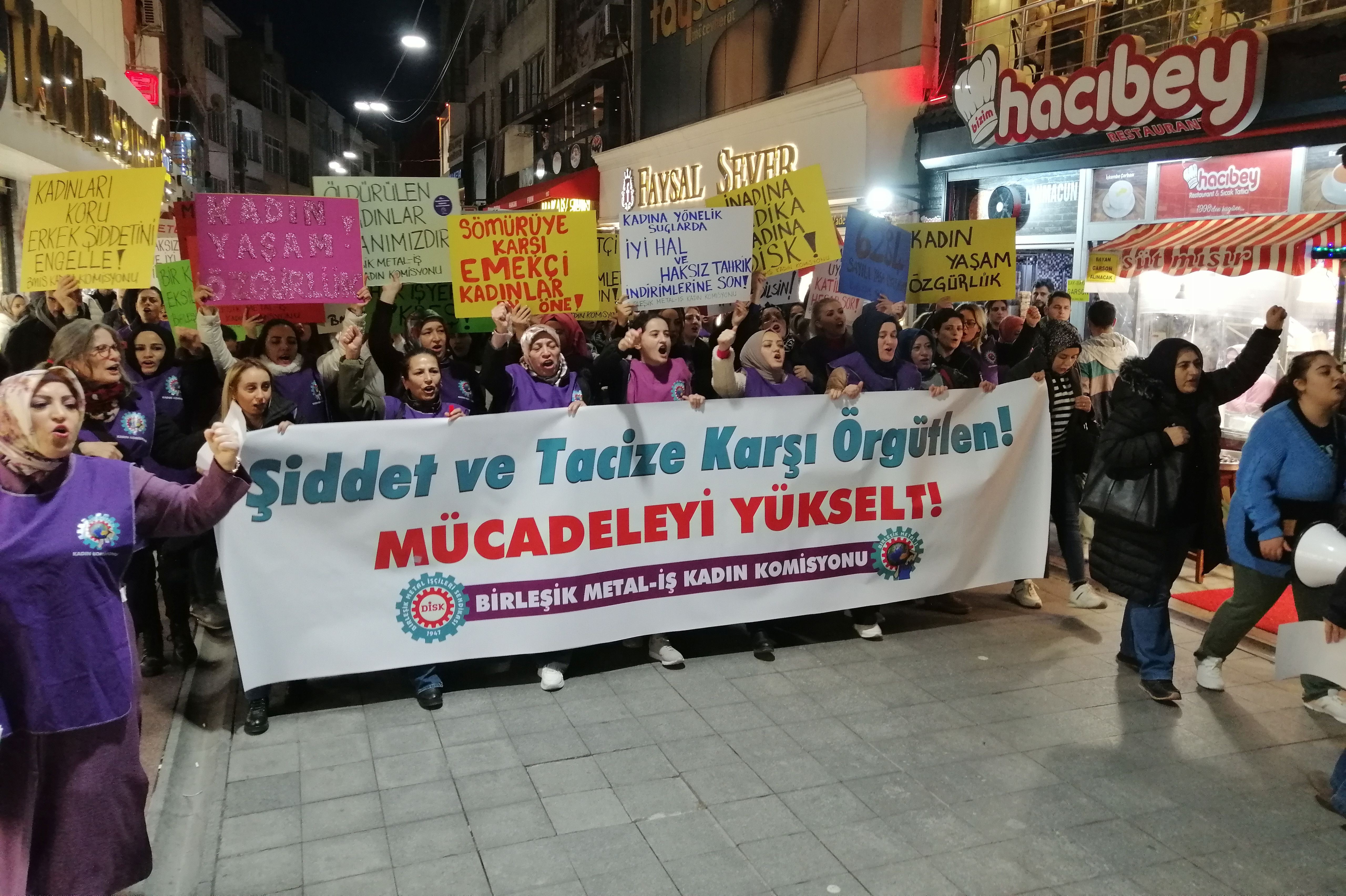 yürüyüş yapan kadınlar