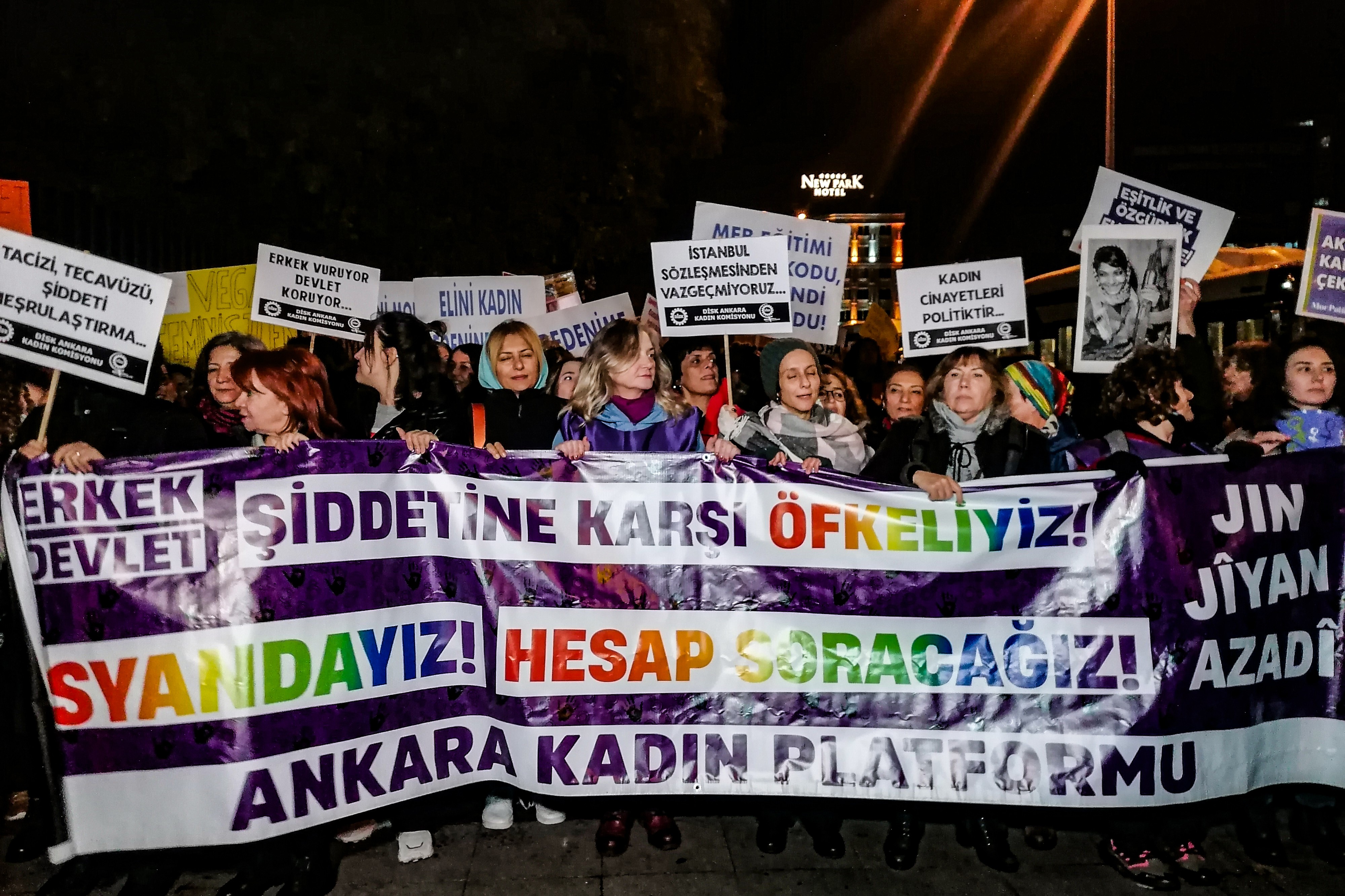 25 Kasım yürüyüşü