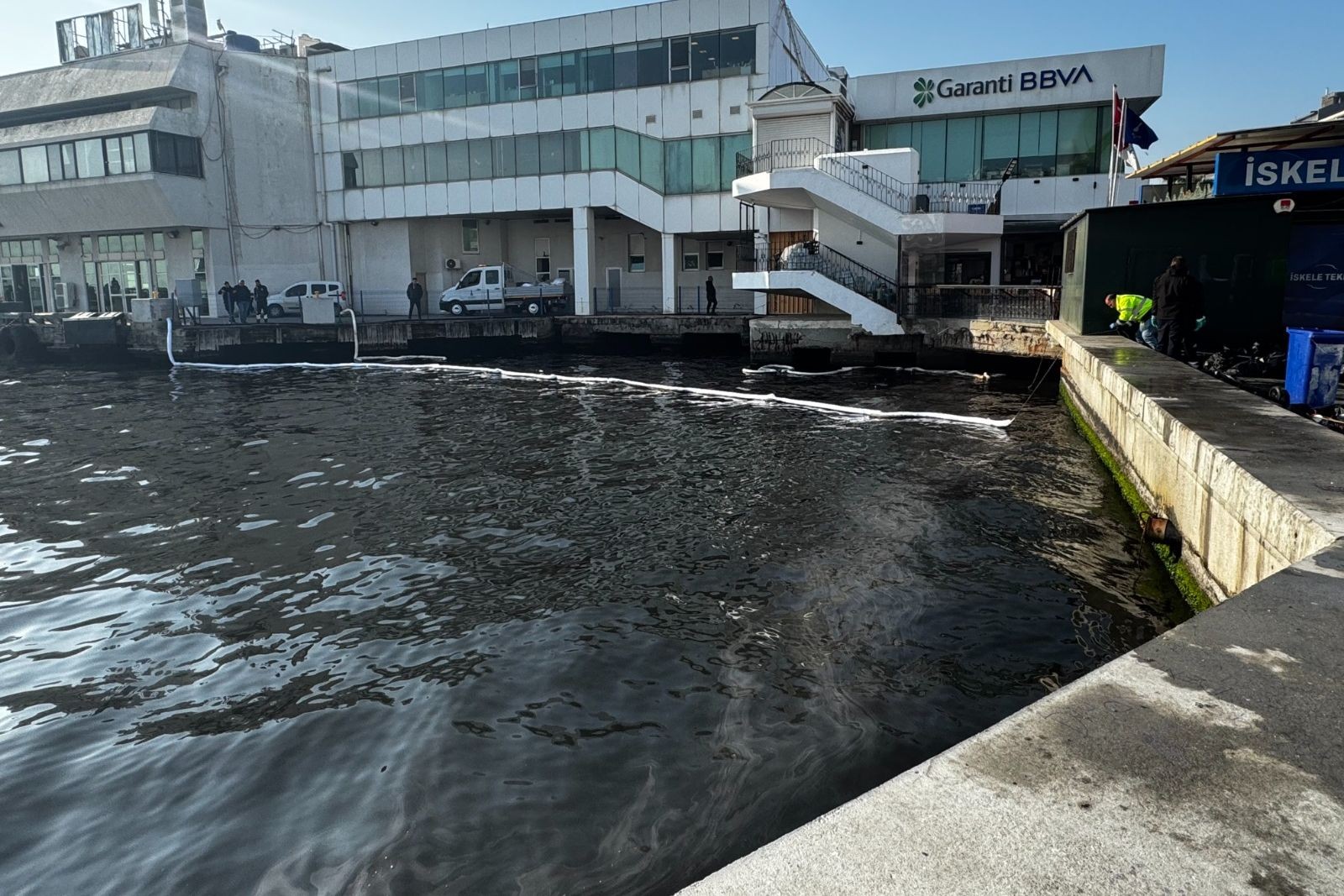 İzmir'de körfezdeki kirlilik