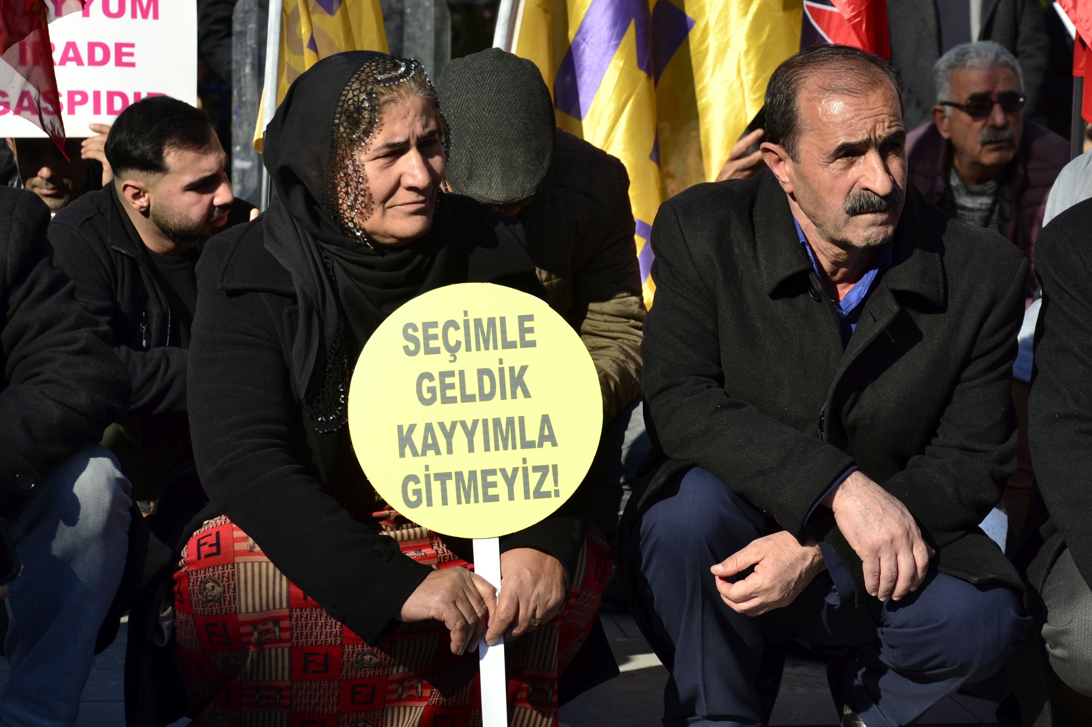 Adana emek ve demokrasi güçlerinden kayyım protestosu