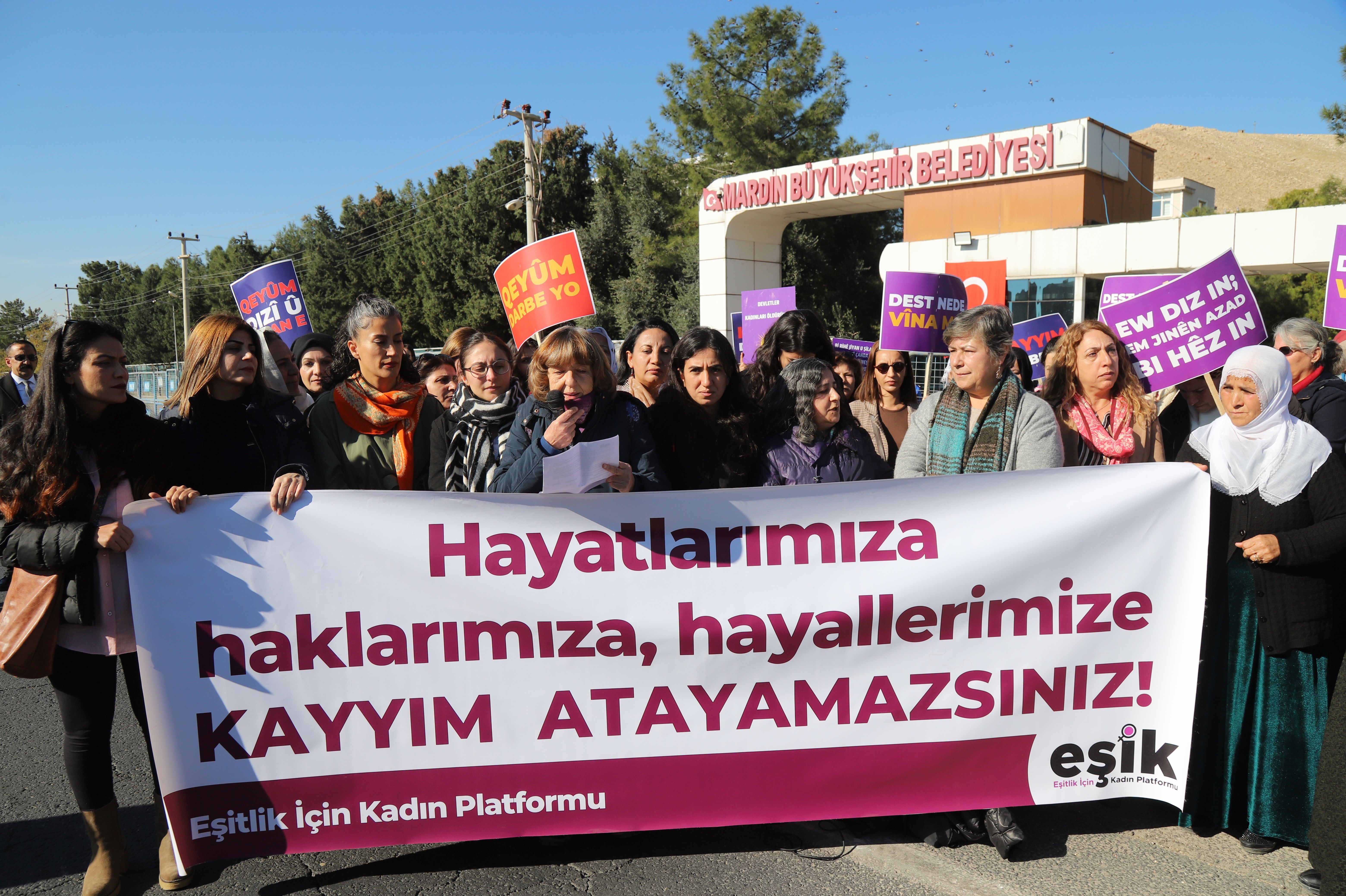 Kadınlar kayyım kararını protesto etti