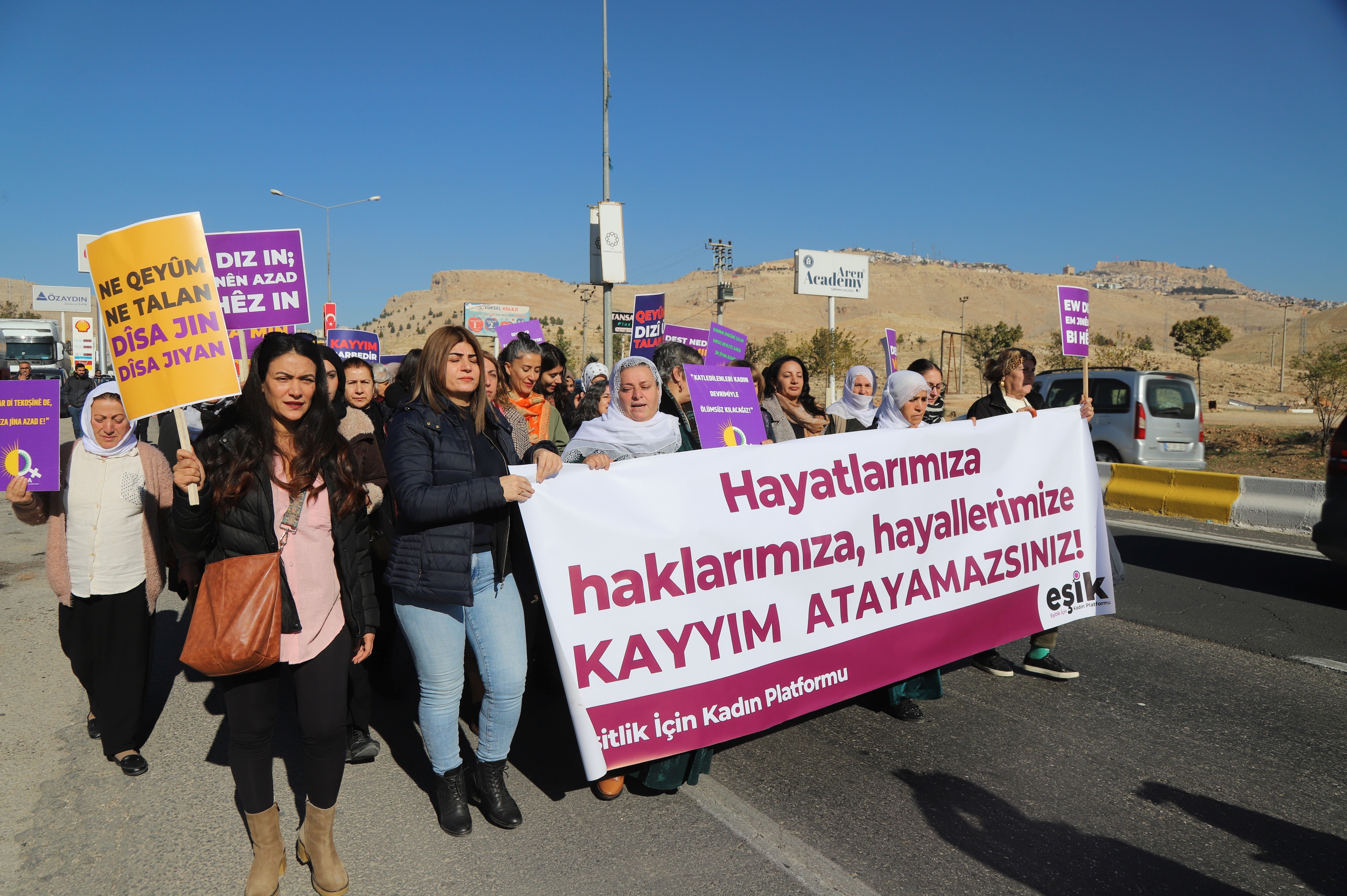 Kadınlar kayyım kararını protesto etti