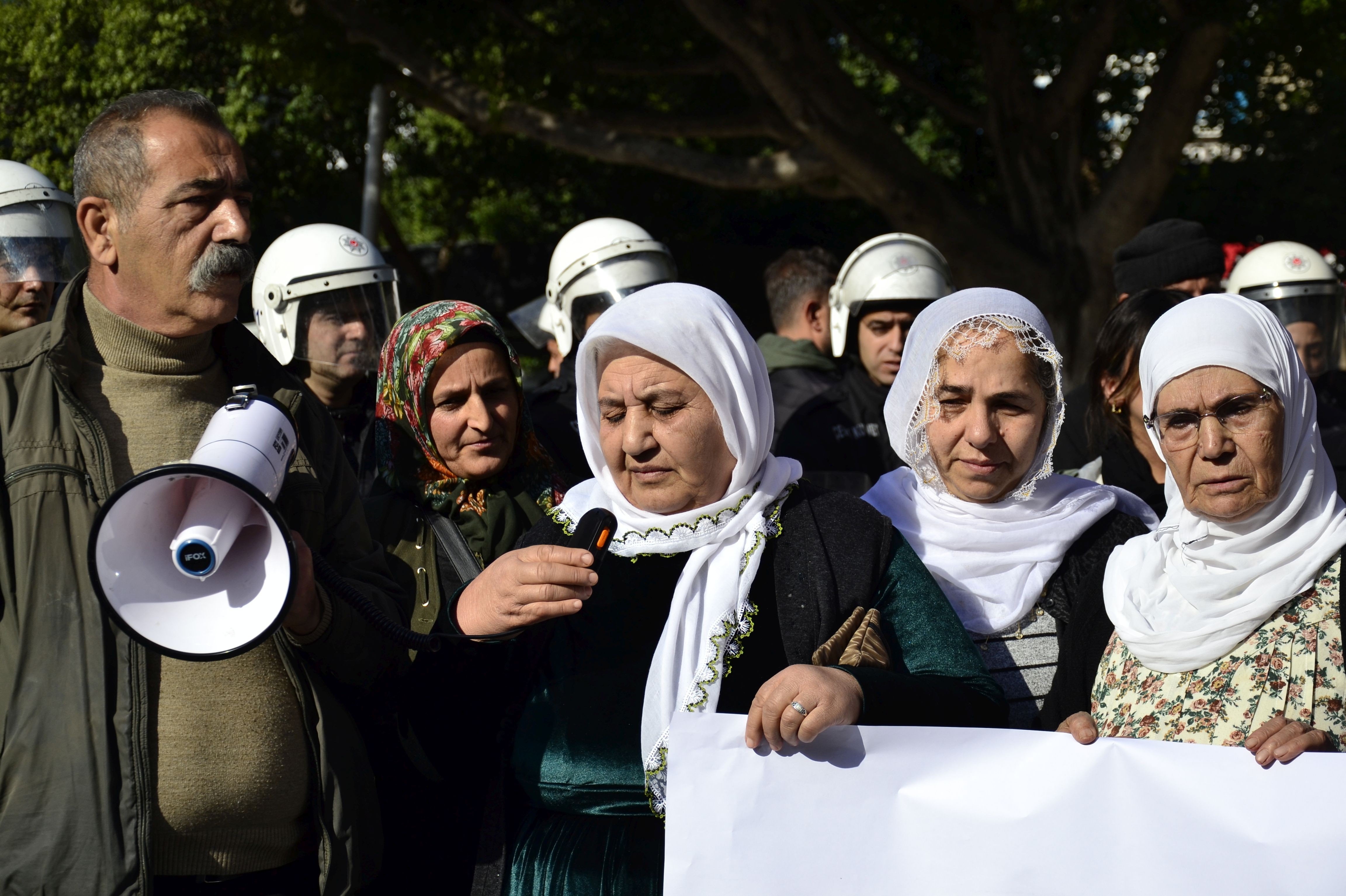 Adana'da barış anneleri insiyatifi açıklama yaptı