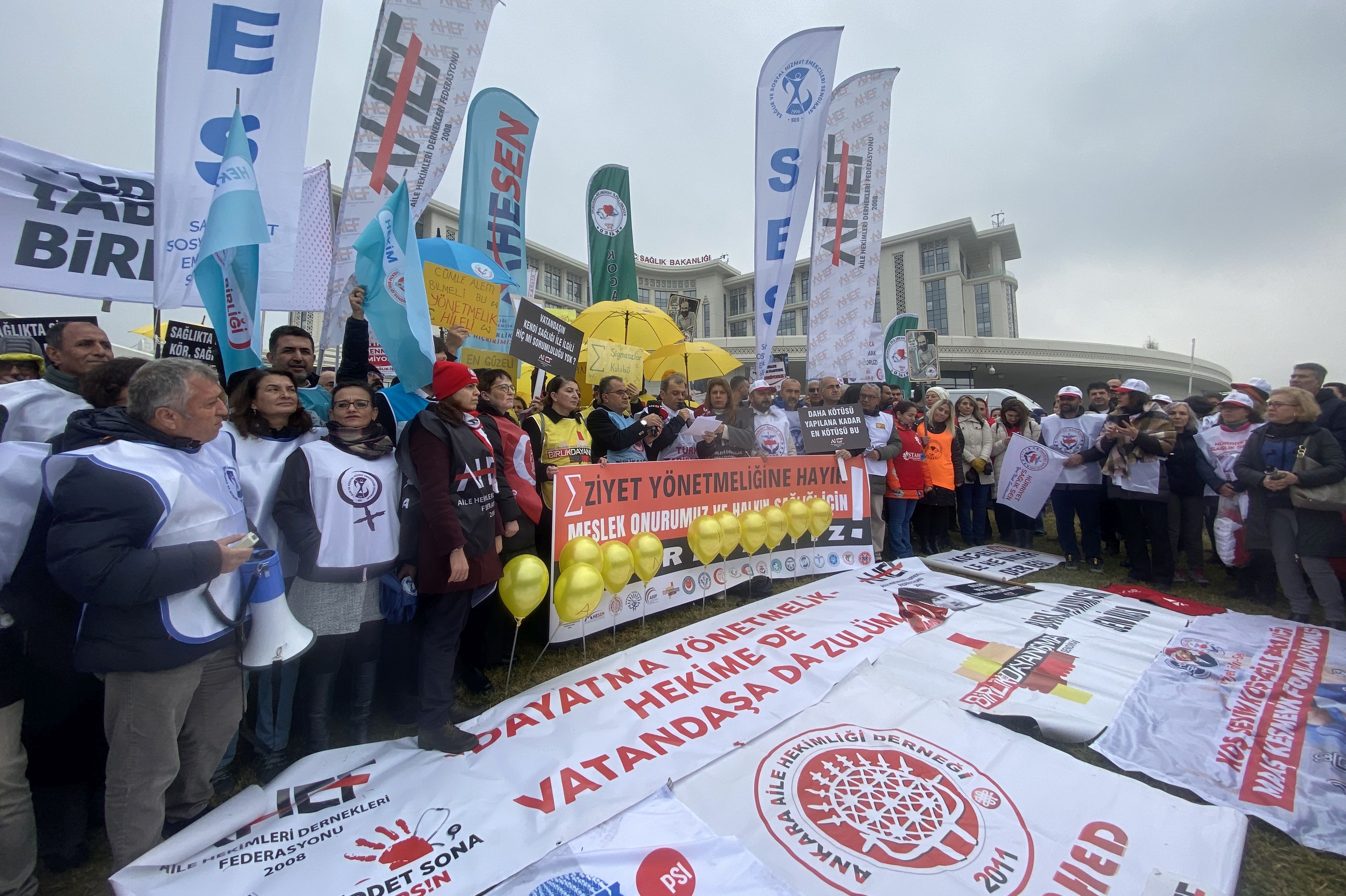 Sağlık emekçileri Bakanlığa seslendi: Taleplerimiz karşılanana kadar devam edeceğiz