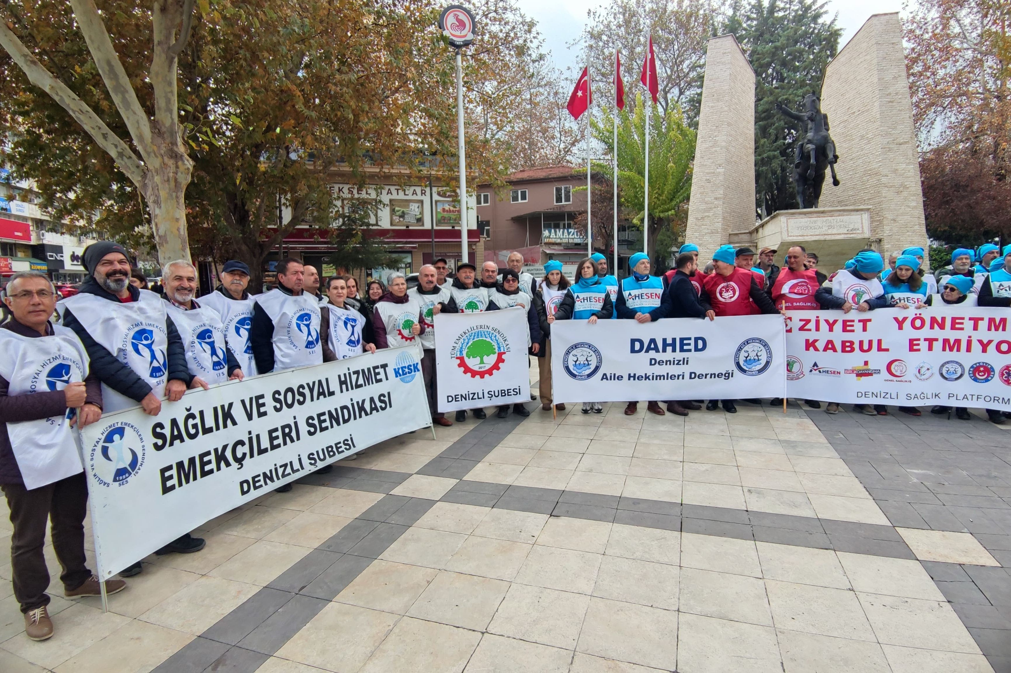 Denizlide sağlık emekçileri basın açıklaması yaptı