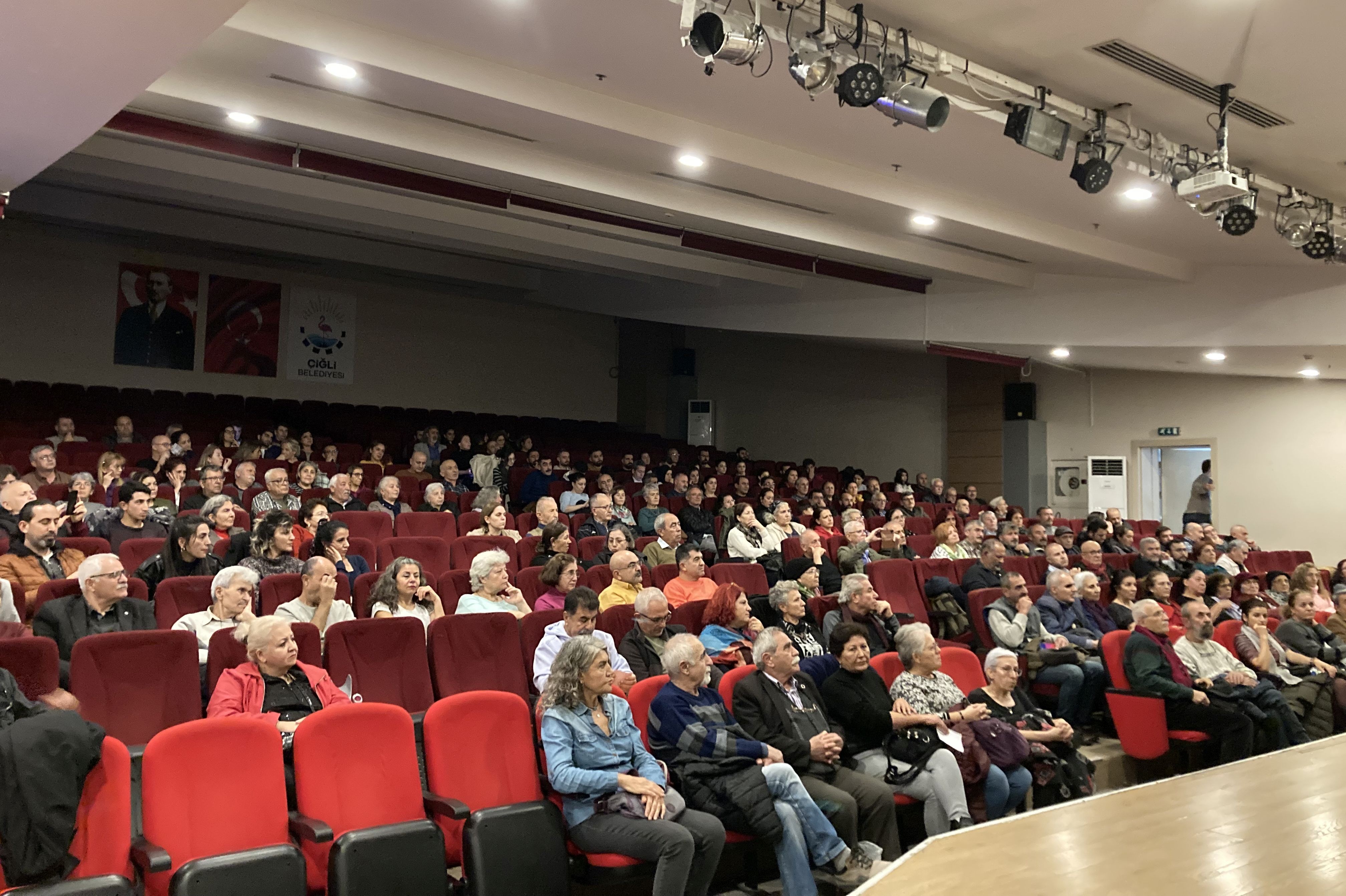 İzmir'de evrenselle dayanışma gecesi