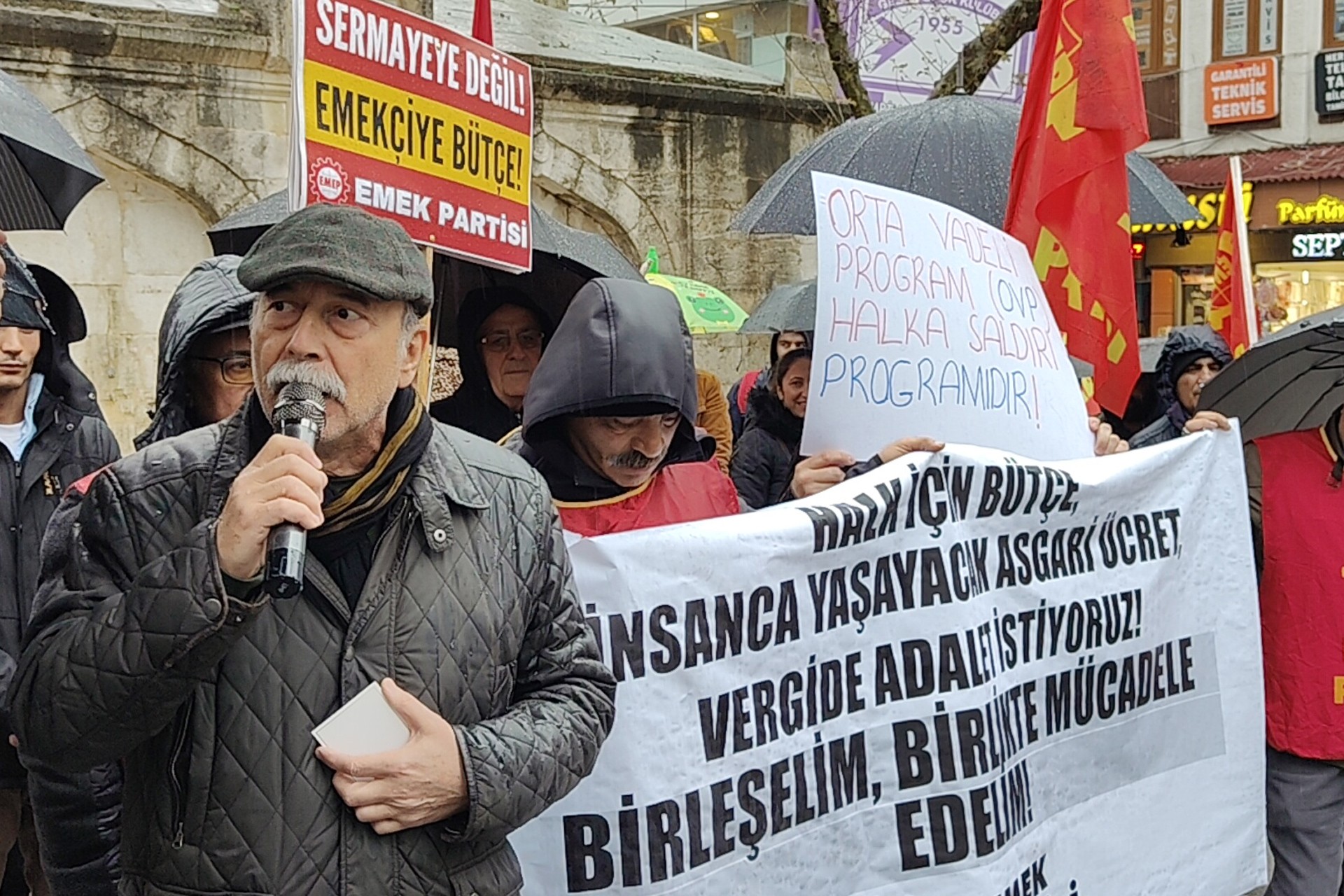 Emek Partisi Gebze İlçe Örgütü bütçe ve asgari ücrete ilişkin açıklamasında EMEP Genel Başkan Yardımcısı Levent Tüzel konuştu 