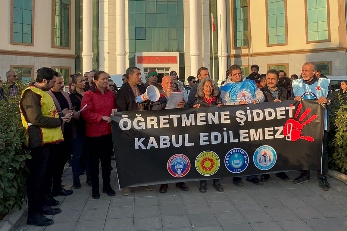 Eğitim sendikalarından öğretmene şiddete karşı basın açıklaması