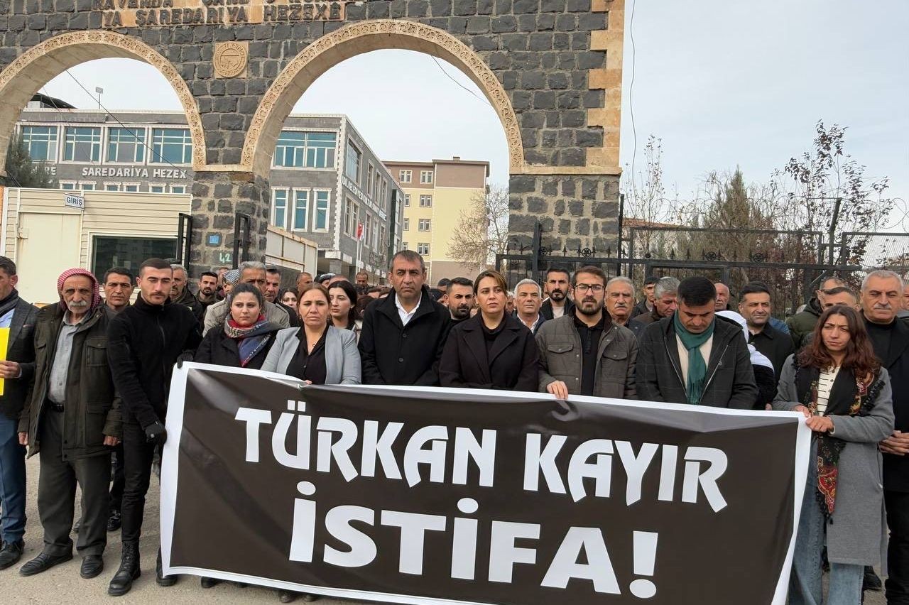  DEM Parti Şırnak İl Örgütü, idil Belediyesi önünde yaptığı açıklama