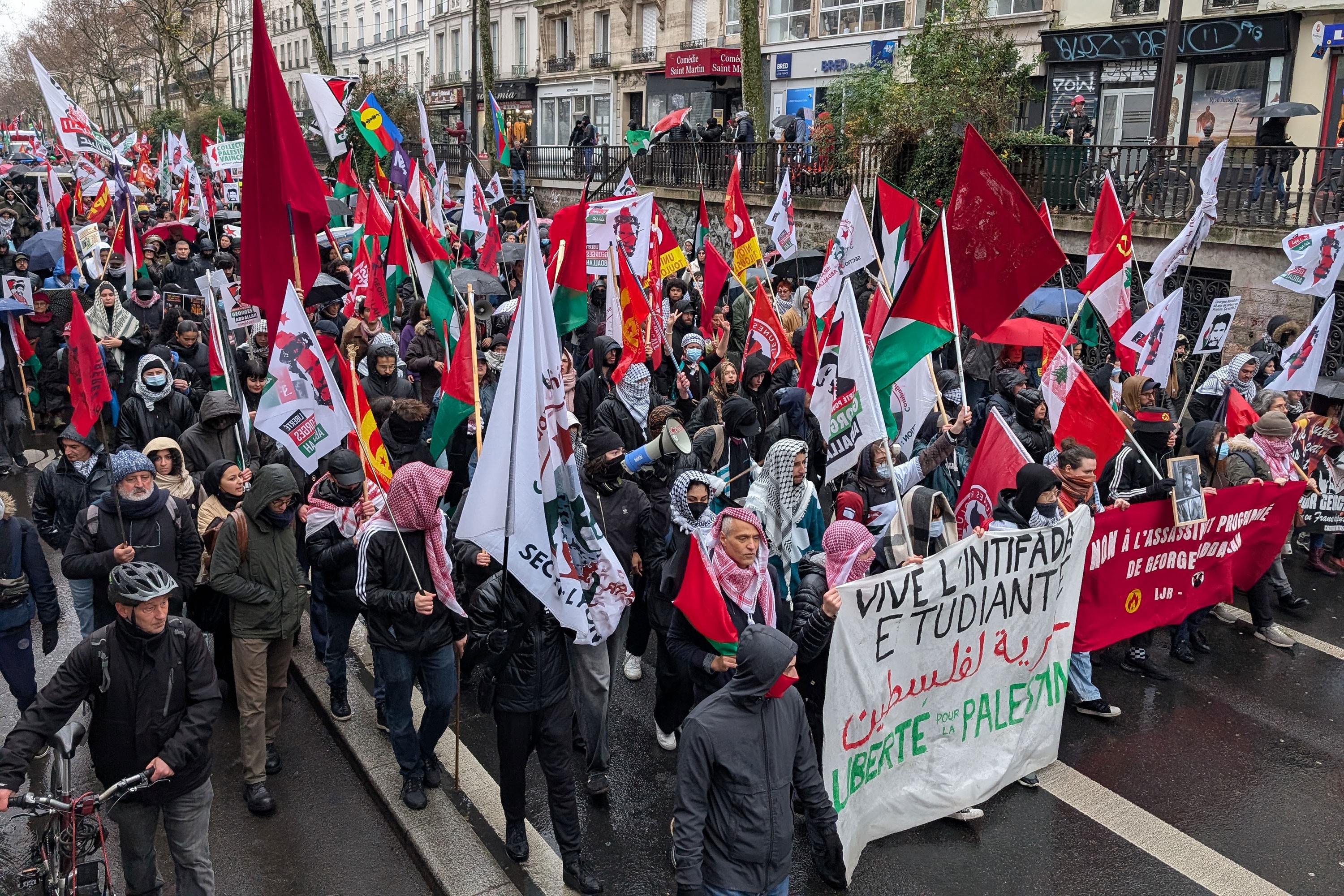 Paris'te Filistin'e destek gösterisi düzenlendi