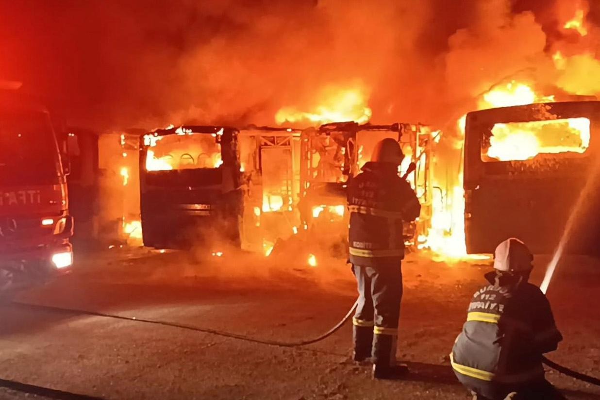 Burdur'da yanan halk otobüsleri