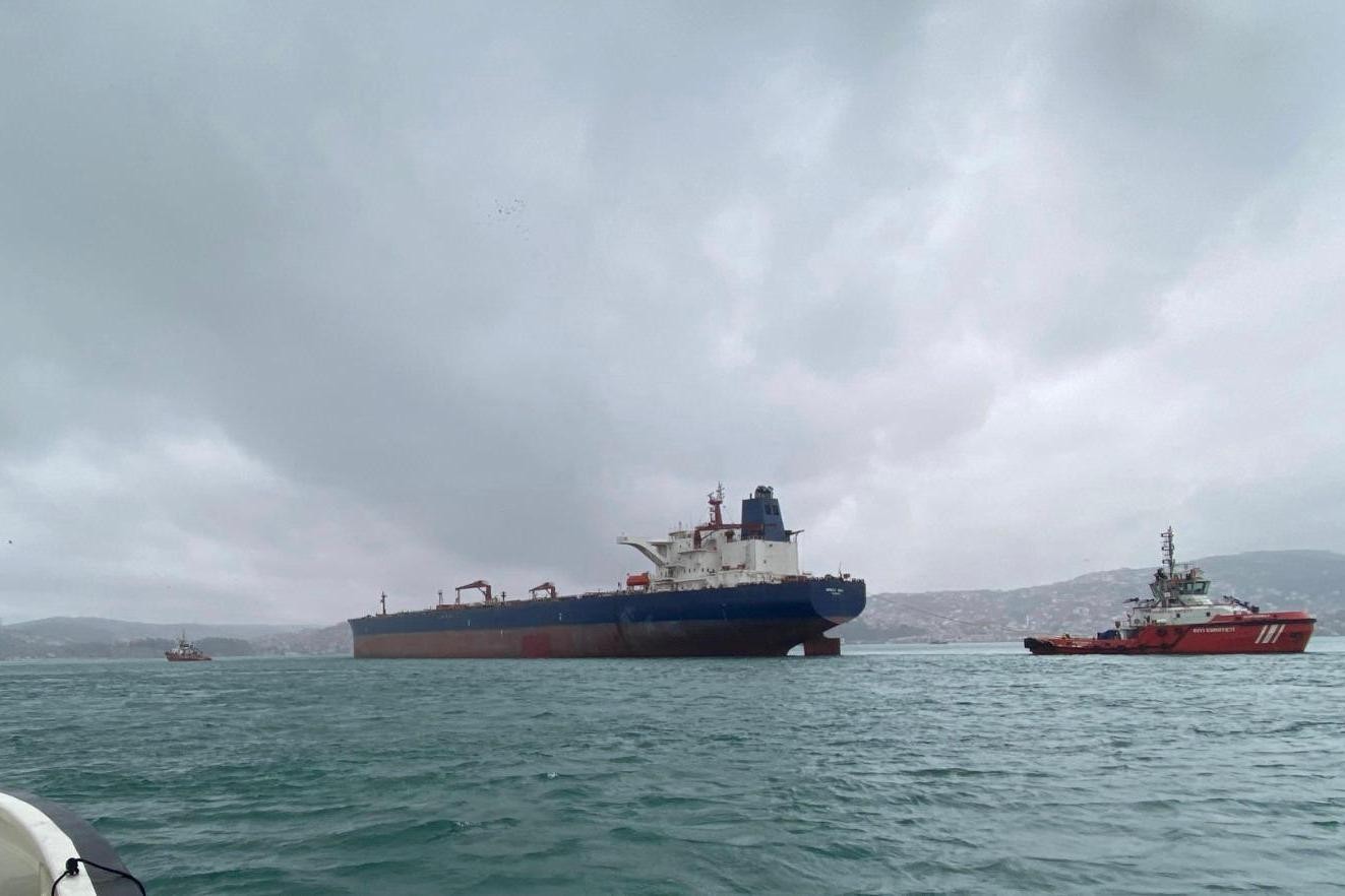 Boğazdan geçiş yaparken arıza yapan tanker