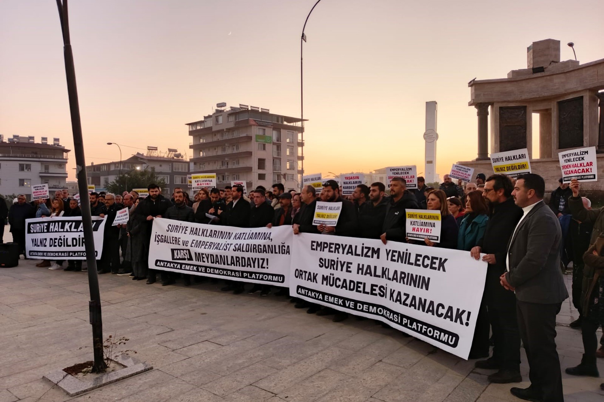 Antakya Emek ve Demokrasi Platformu Suriye'de Alevilere yönelik gerçekleşen saldırıların protesto etti. 