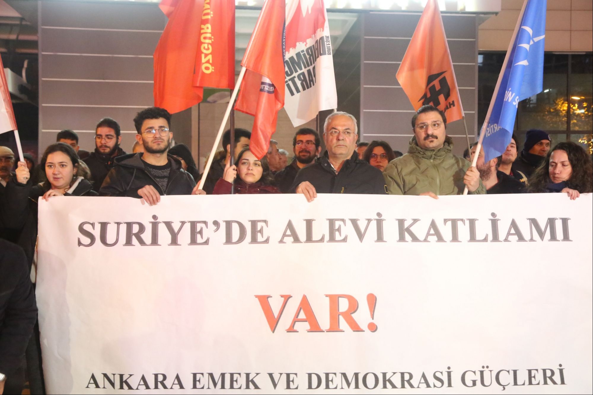 Suriye'de Alevilerin öldürülmesine karşı protesto.