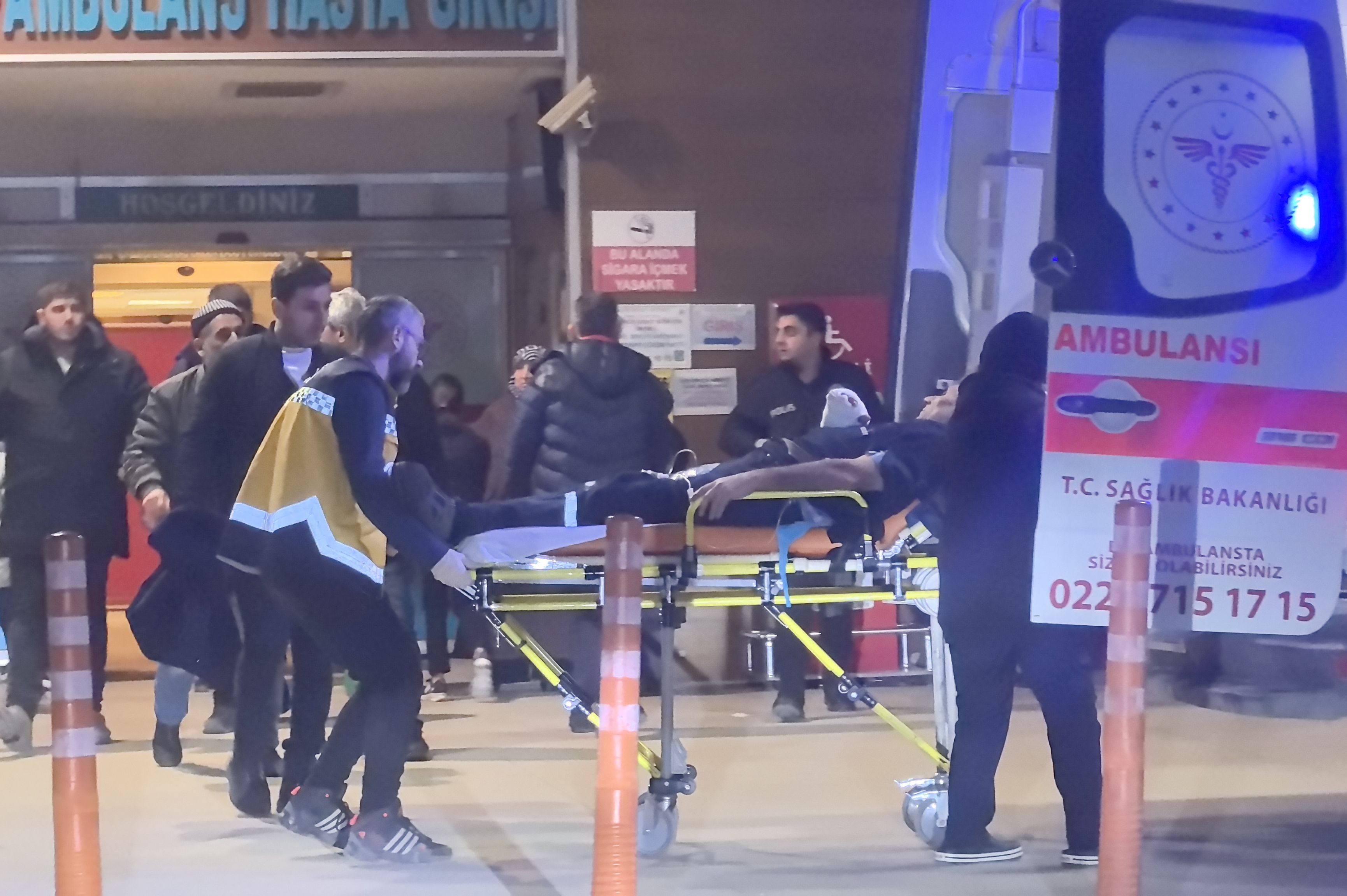 Ambulansla hastaneye götürülen işçi