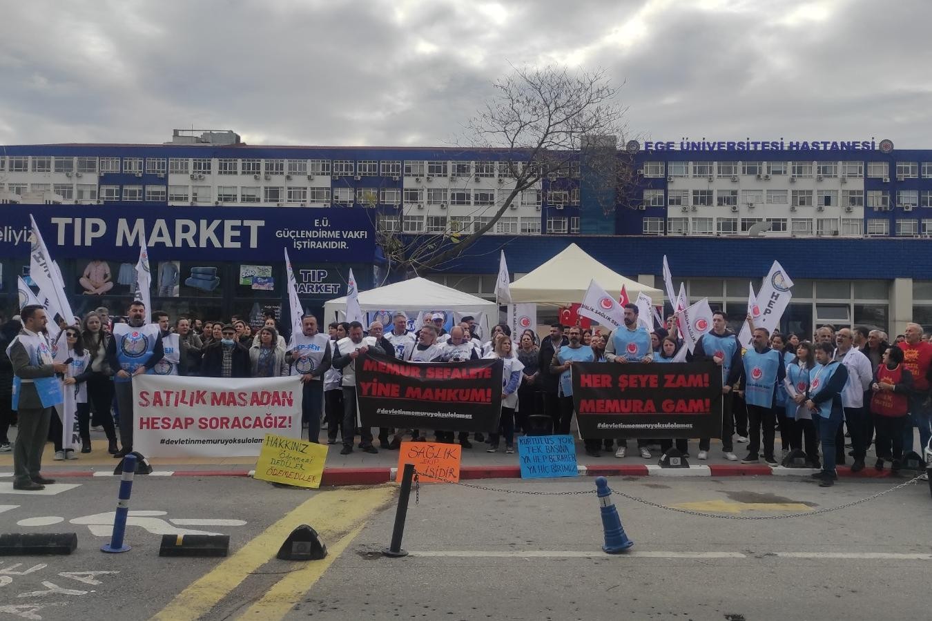 İzmir Ege Üniversitesi sağlık emekçilerinin eylemi