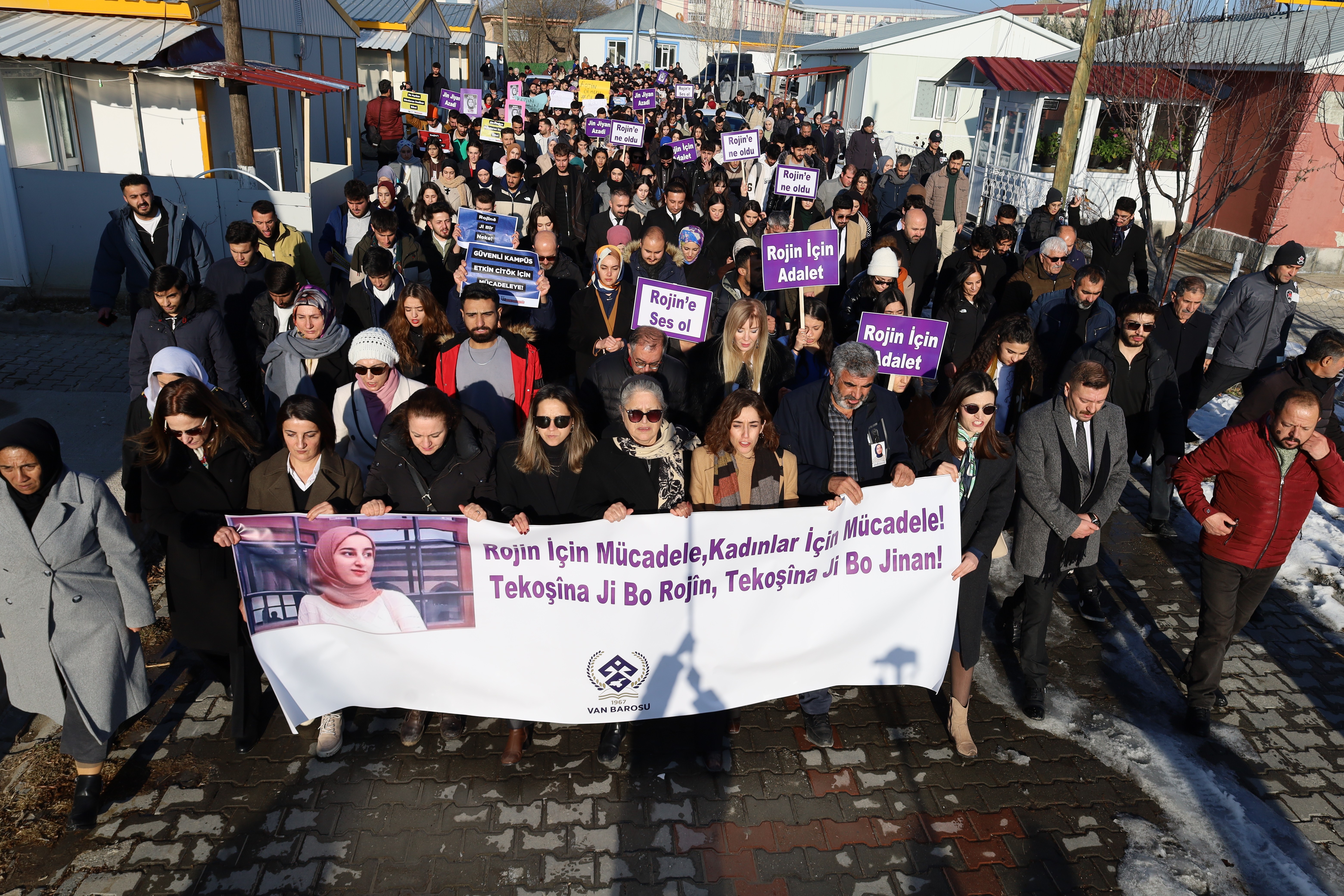 Rojin Kabaiş için düzenlenen yürüyüş