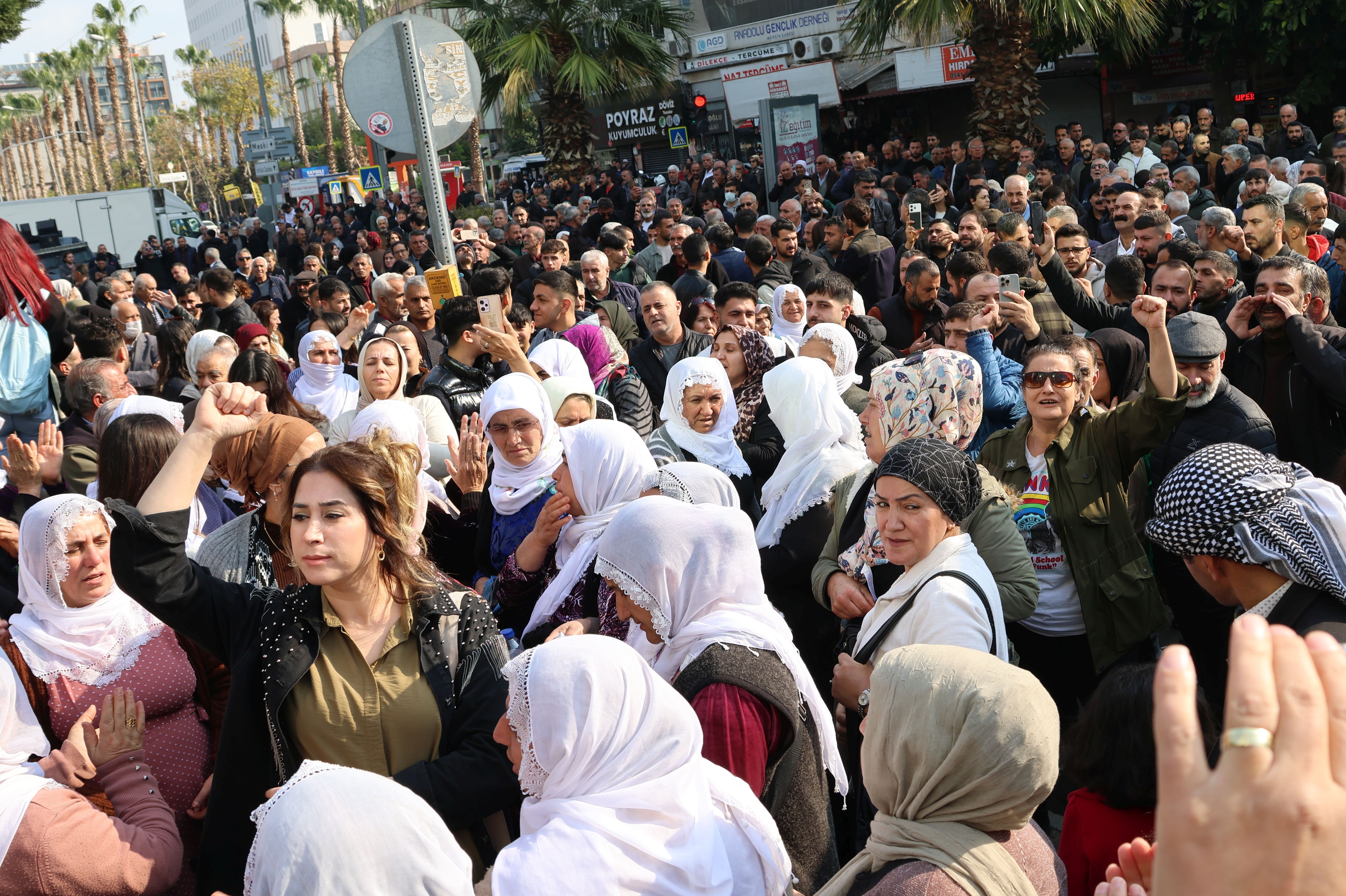 Adliye önünde eylem