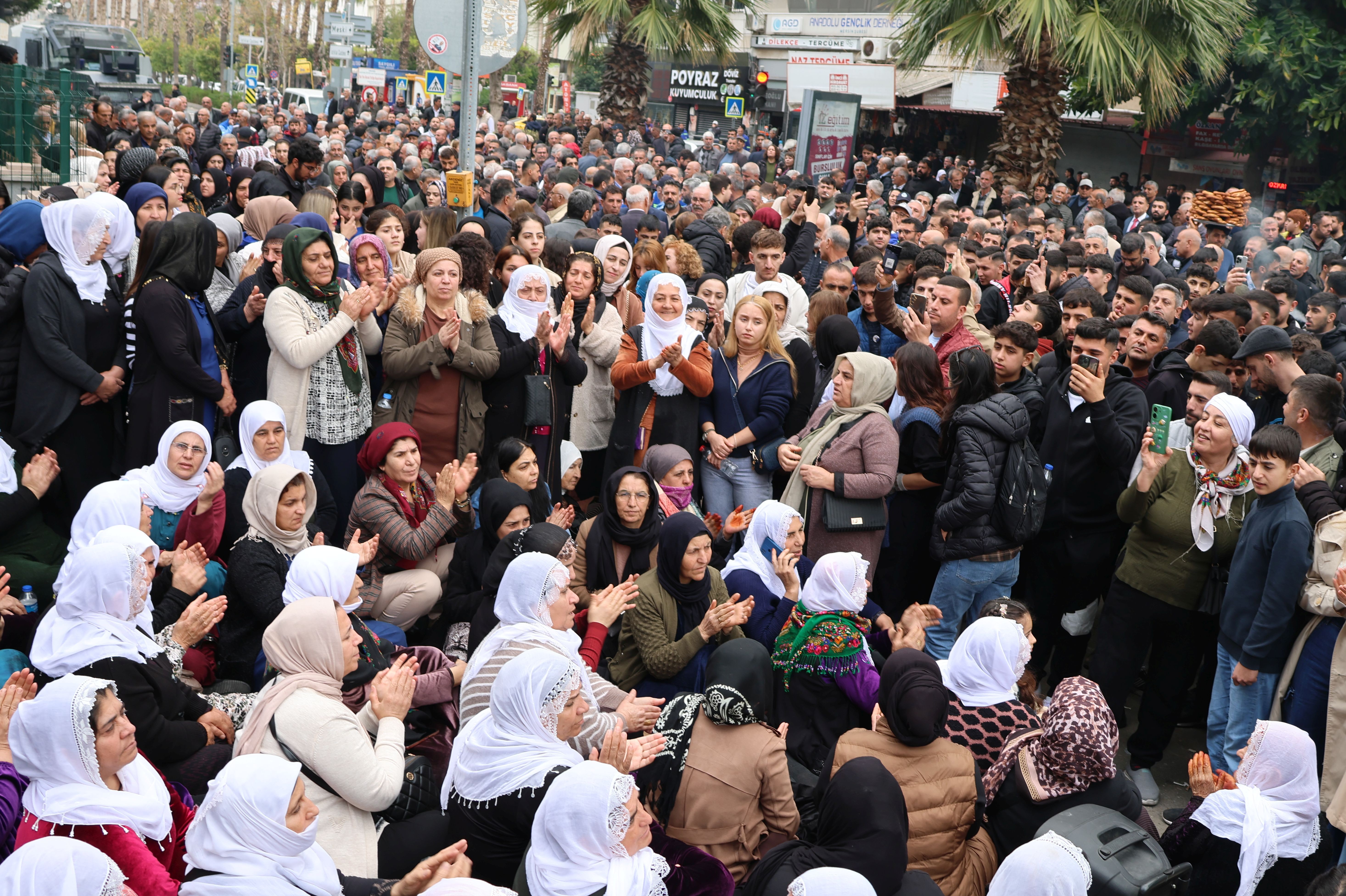 Adliye önünde eylem