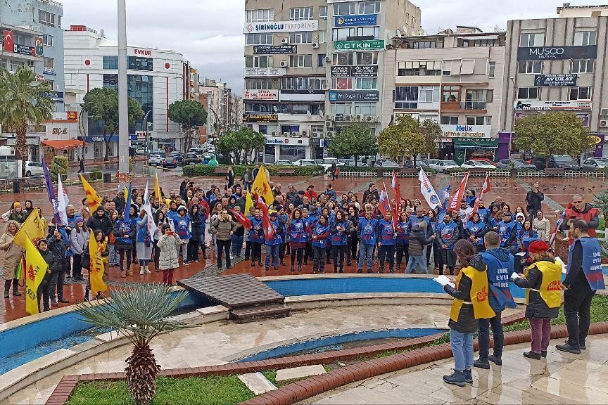 İzmir Aliağa'da iş bırakan eğitim emekçileri