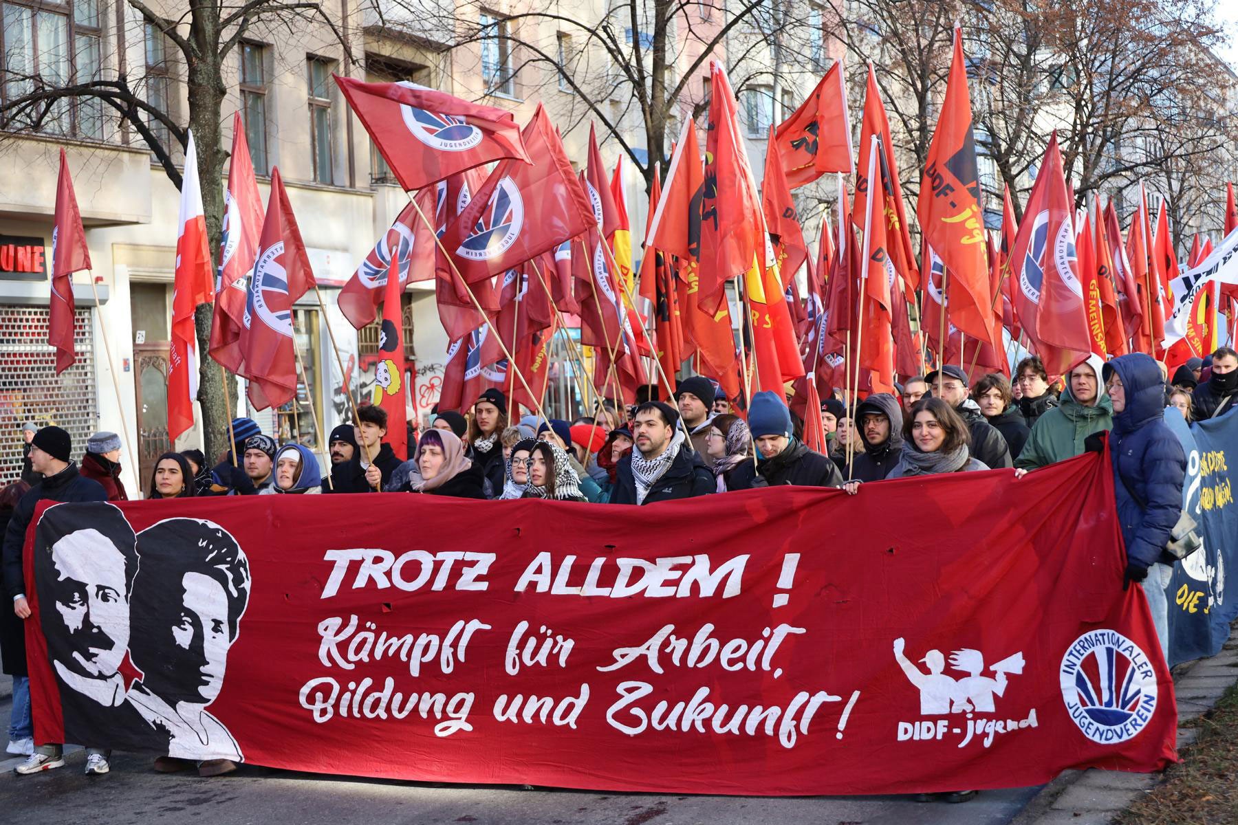 Rosa Luxemburg ve Karl Liebnecht Almanya'da anıldı